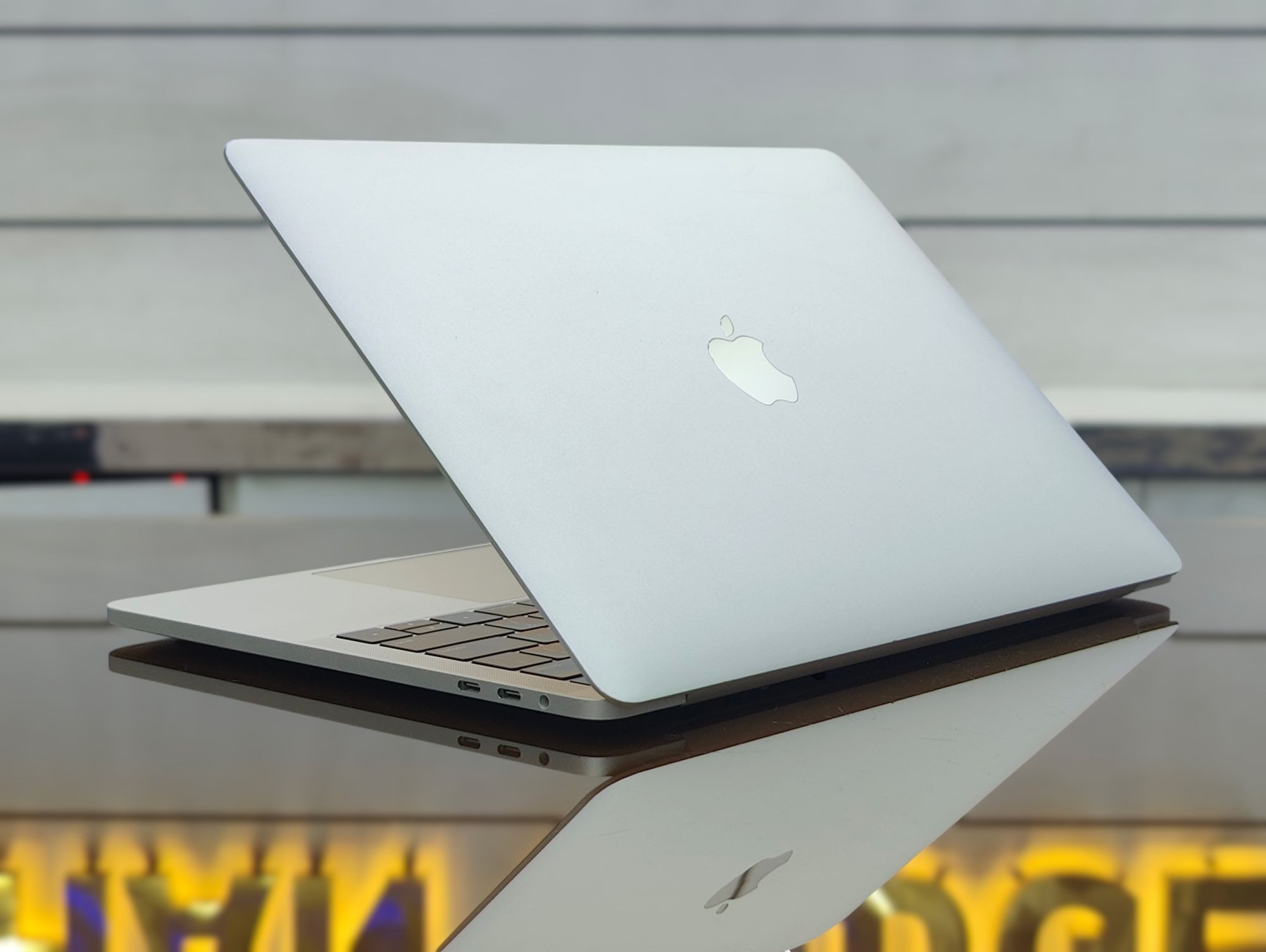 Apple MacBook Pro 13_A2338 (2020) - Silver Apple M1 Chip 16GB RAM 13.3" Retina Display With Touch Bar
