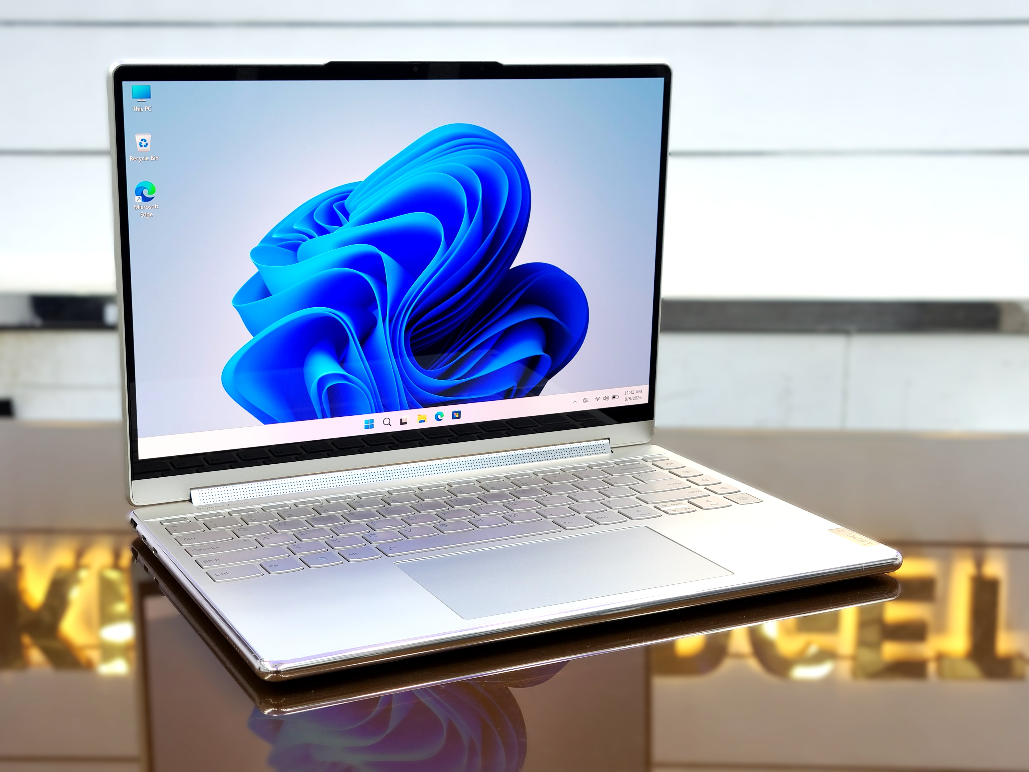 Lenovo Yoga 9 14IAP7 Core i7-1260P 512GB SSD 16GB RAM 14" 4K OLED Display Laptop