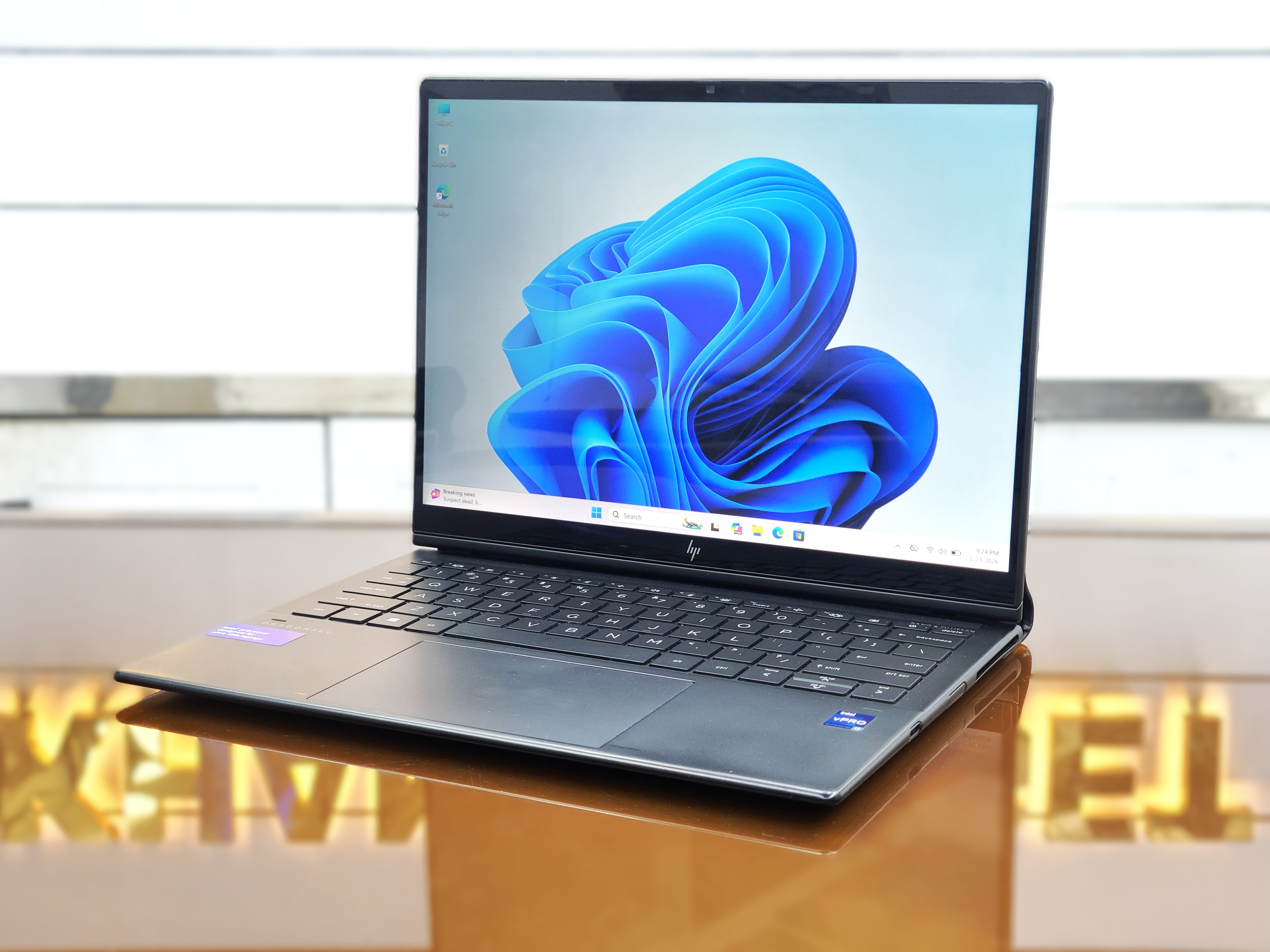 HP Dragonfly Folio G3 Core i7-1265U 32GB RAM 512GB SSD 13.5" FHD+ Glass Touch Display 2-in-1 Laptop