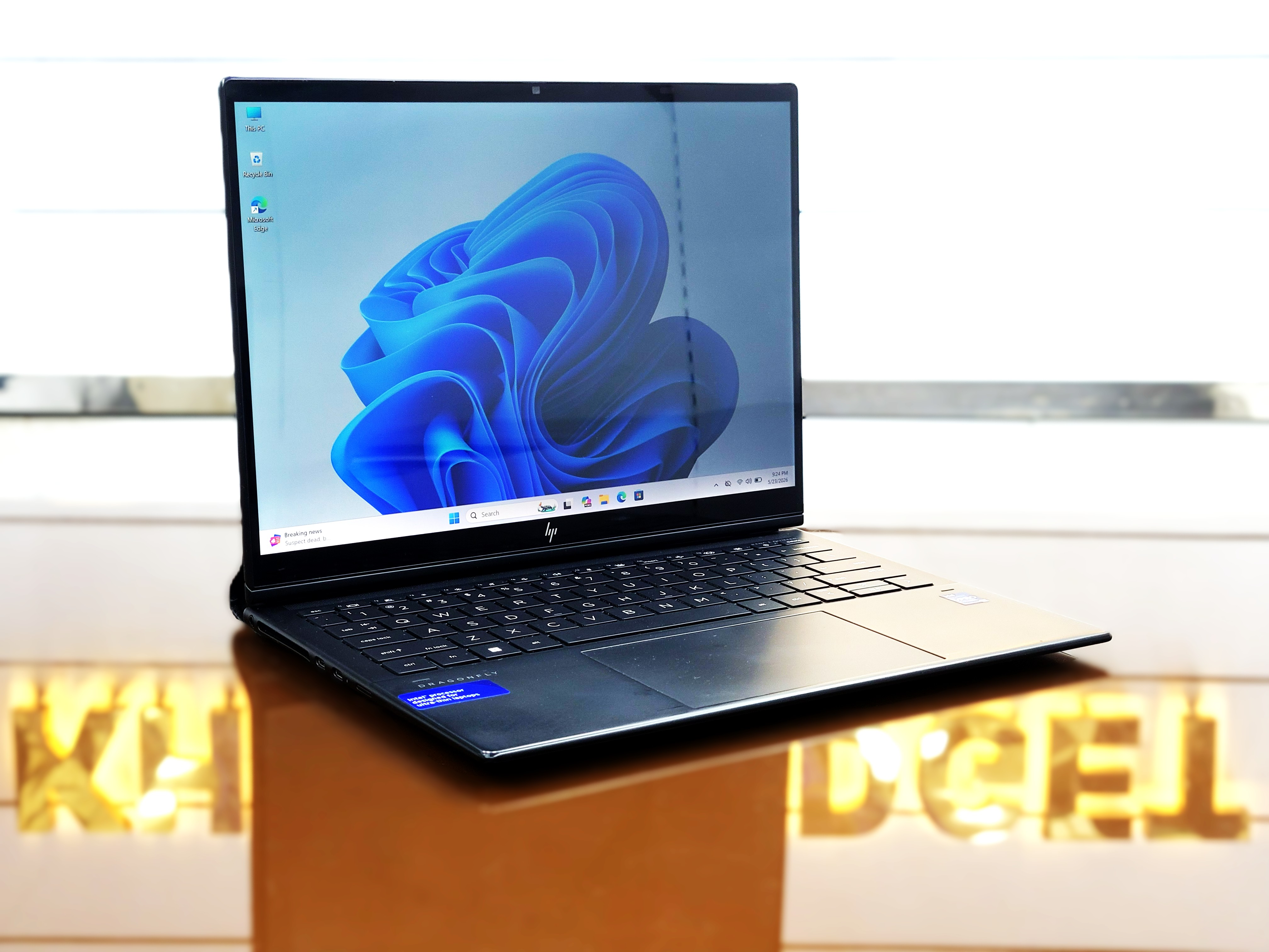 HP Dragonfly Folio G3 Core i7-1265U 32GB RAM 512GB SSD 13.5" FHD+ Glass Touch Display 2-in-1 Laptop