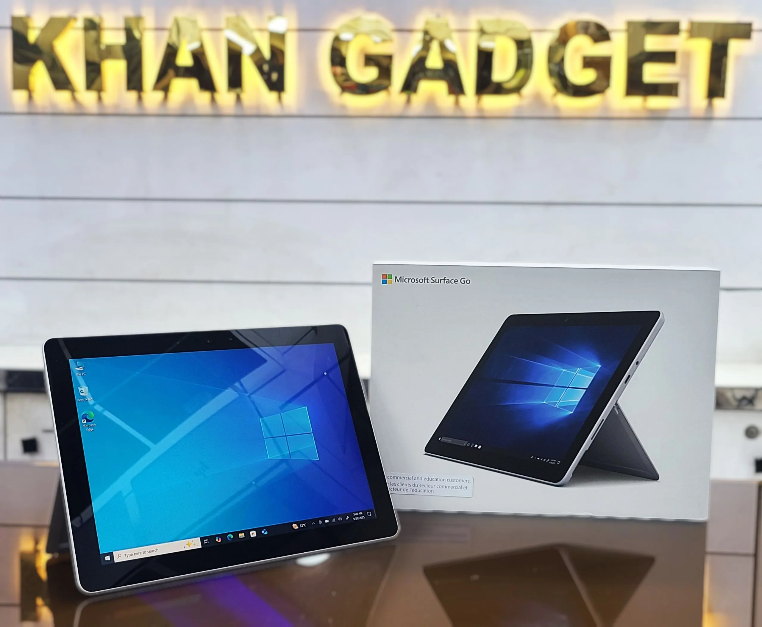 Microsoft Surface Go Pentium 4415Y 10.5" QHD Glass Touch Display 128GB SSD 8GB RAM With Full BOX Laptop