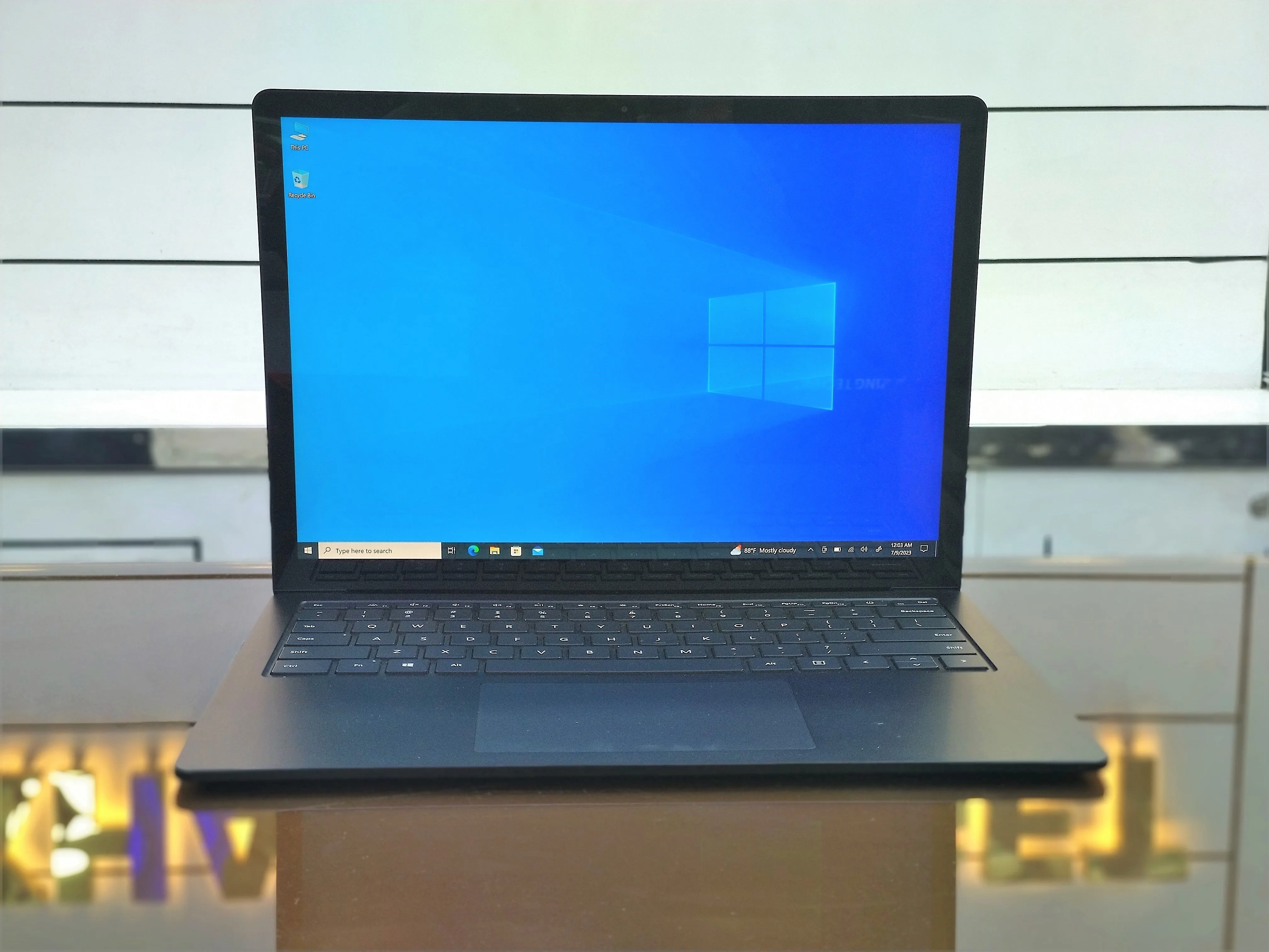 Microsoft Surface Laptop 4 Core i7-1185G7 256GB SSD 16GB RAM 13.5" QHD Touchscreen Display Laptop
