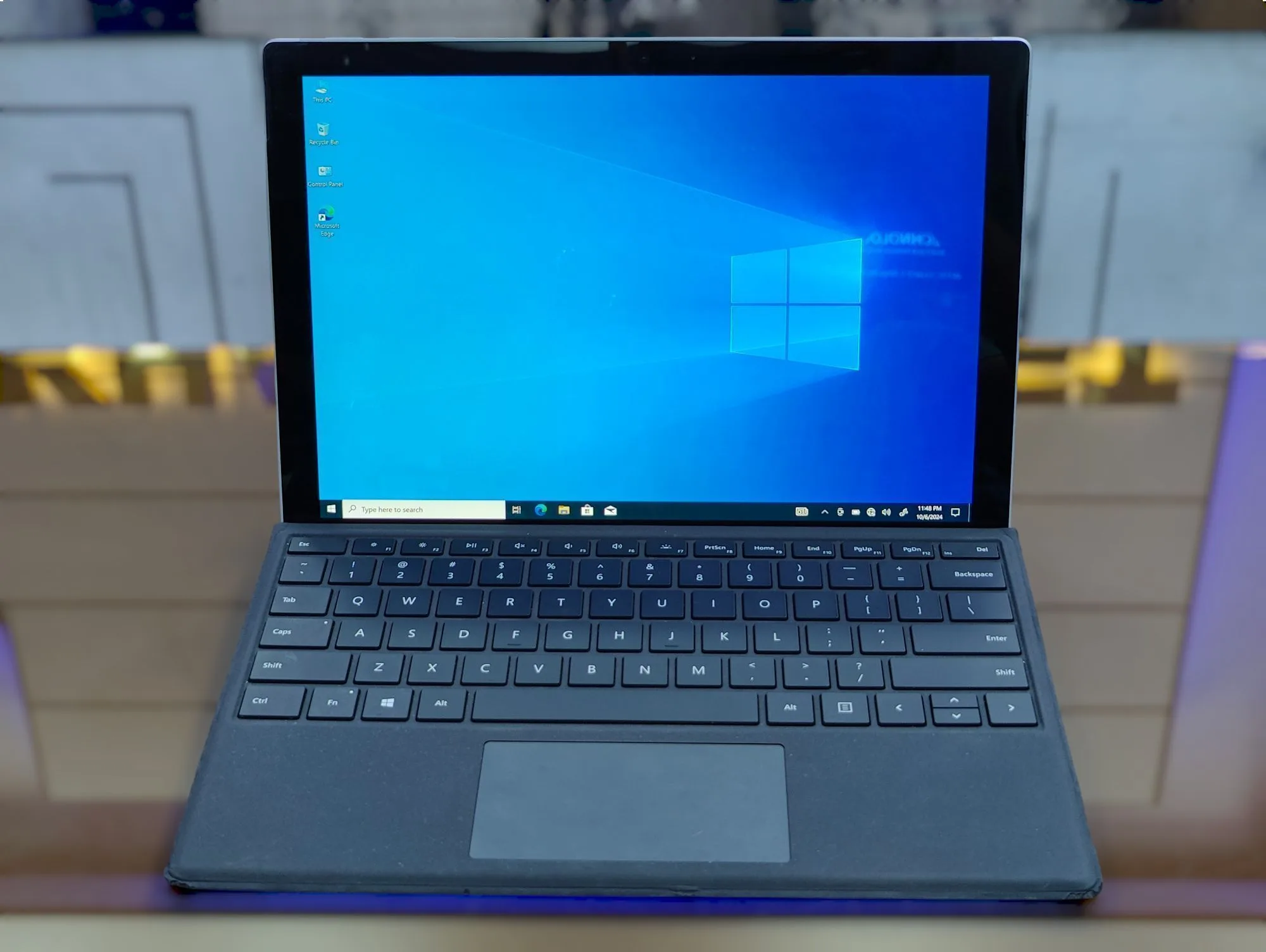 Microsoft Surface Pro 5 Core i5-7300U 12.3" QHD Glass Touch 256GB SSD With Surface Detachable Keyboard Laptop