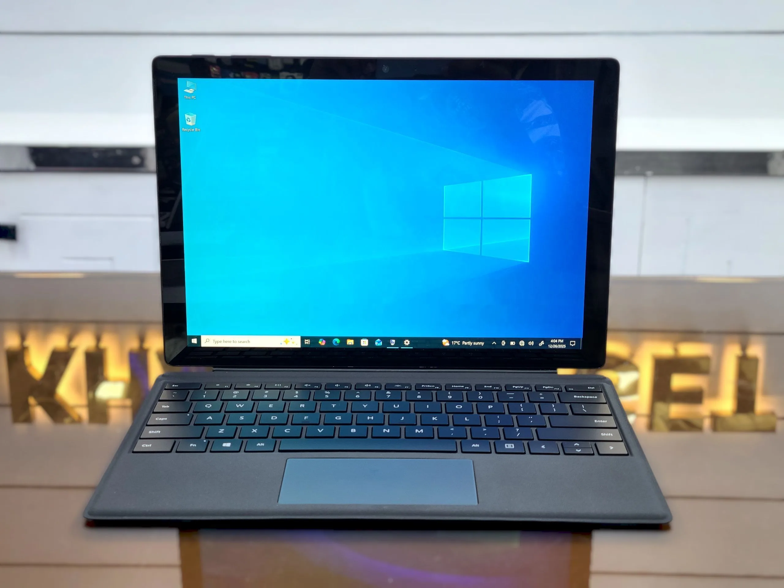 Microsoft Surface Pro 6 Core i7-8650U 12.3" QHD Glass Touch Display 16GB RAM With Surface Detachable Keyboard