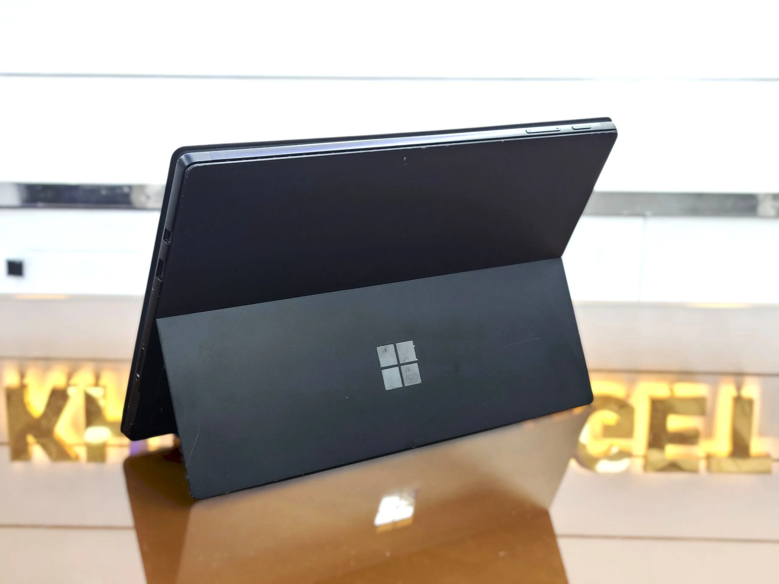Microsoft Surface Pro 6 Core i7-8650U 12.3" QHD Glass Touch Display 16GB RAM With Surface Detachable Keyboard