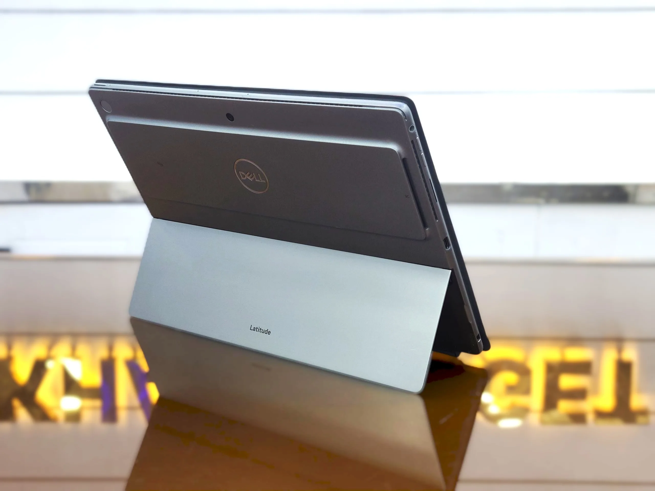 Dell Latitude 7320 Core i7-1180G7 512GB Storage 16GB RAM 13" FHD Glass Touch Display Laptop With Detachable Keyboard & Stylus Pen