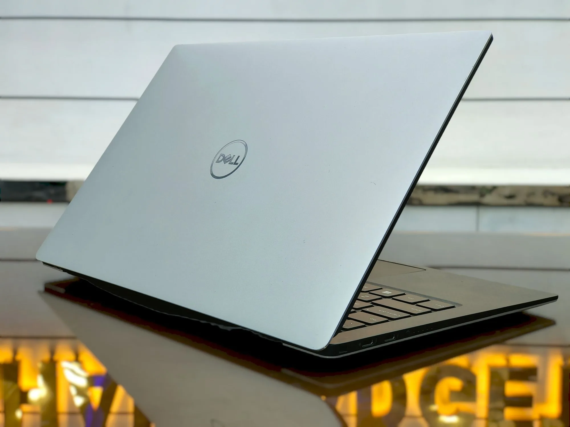 Dell XPS 13 7390 Core i7-10510U 512GB Storage 8GB RAM 13.3" FHD Display Laptop