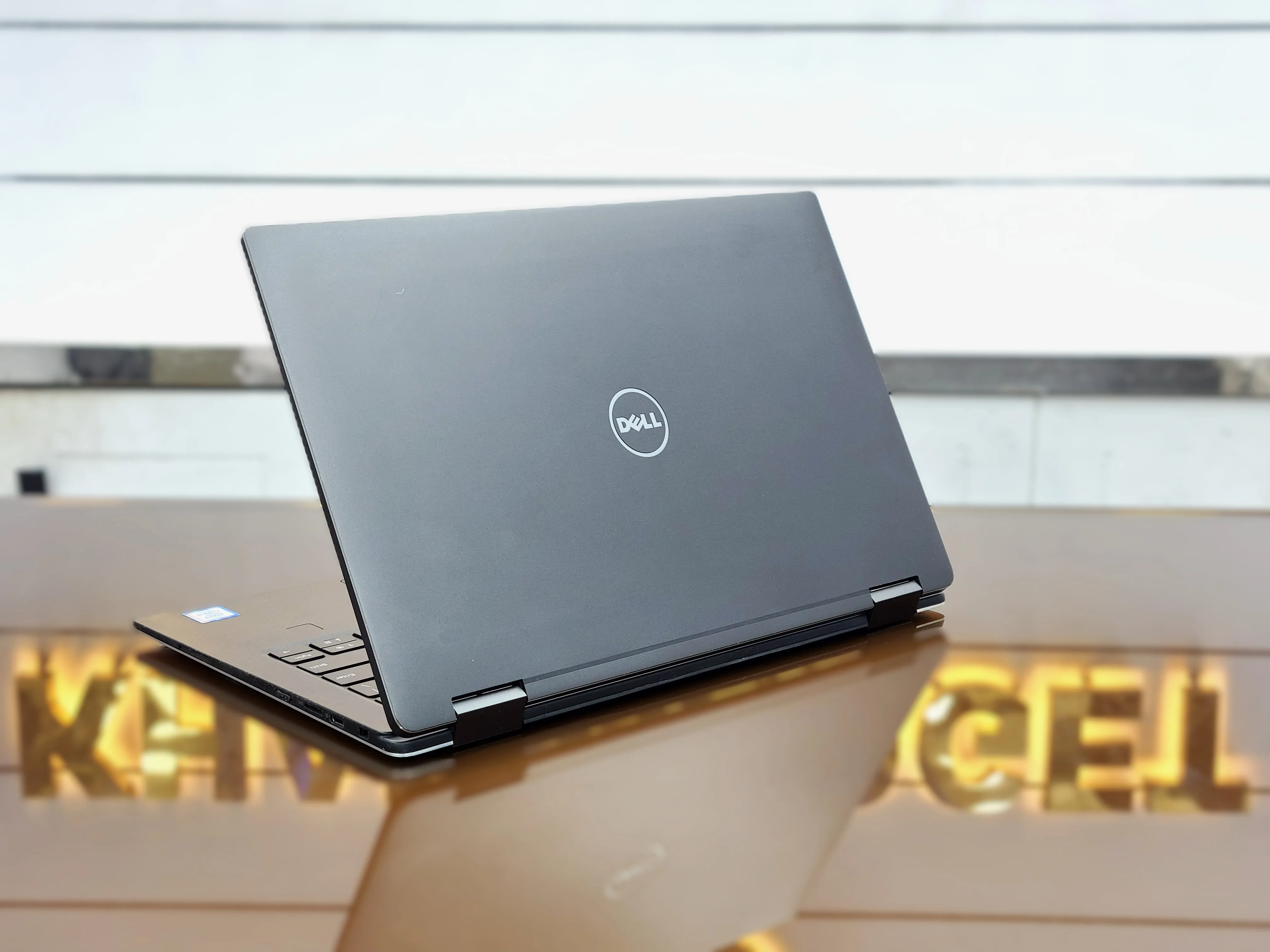Dell XPS 13 9365 (2-in-1) Core i5-7Y54 256GB Storage 8GB RAM 13.3" 3K Glass Touch Display Laptop