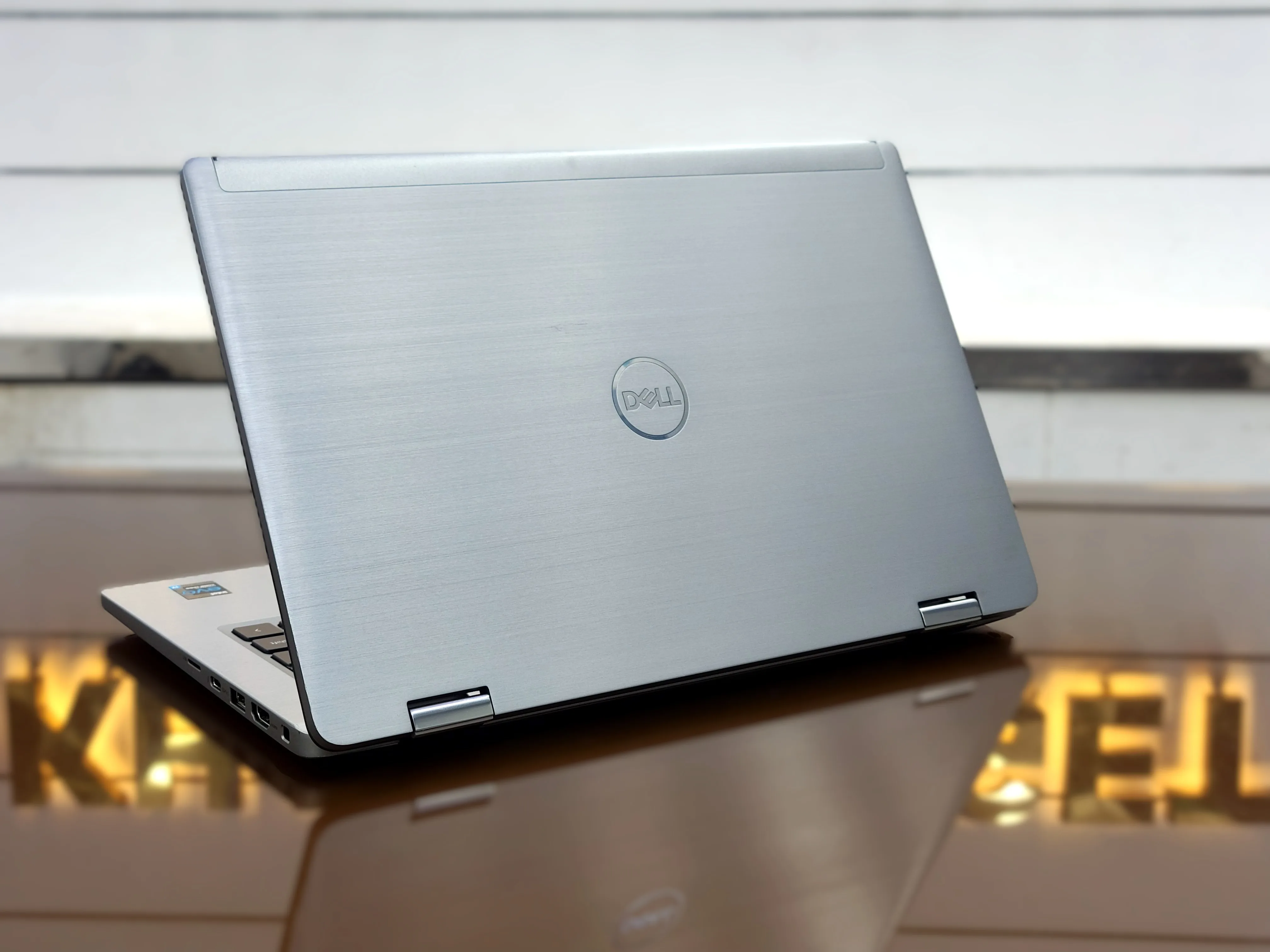 Dell Latitude 7320 Core i7-1185G7 256GB SSD 16GB RAM 13.3" FHD Glass Touch Display 2-in-1 Laptop