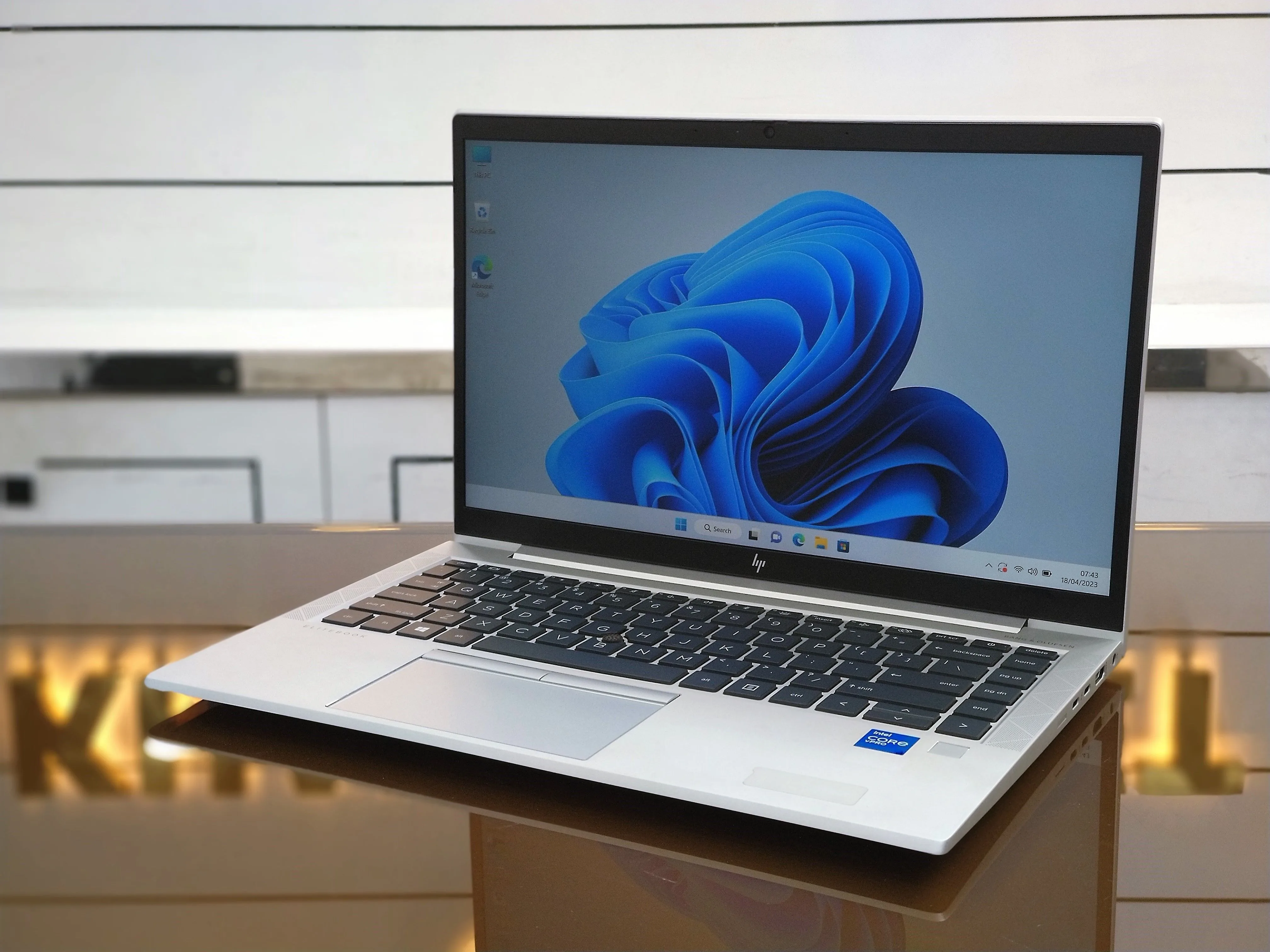 HP EliteBook 830 G8 Core i5-1145G7 256GB SSD 13.3"  FHD Display Laptop
