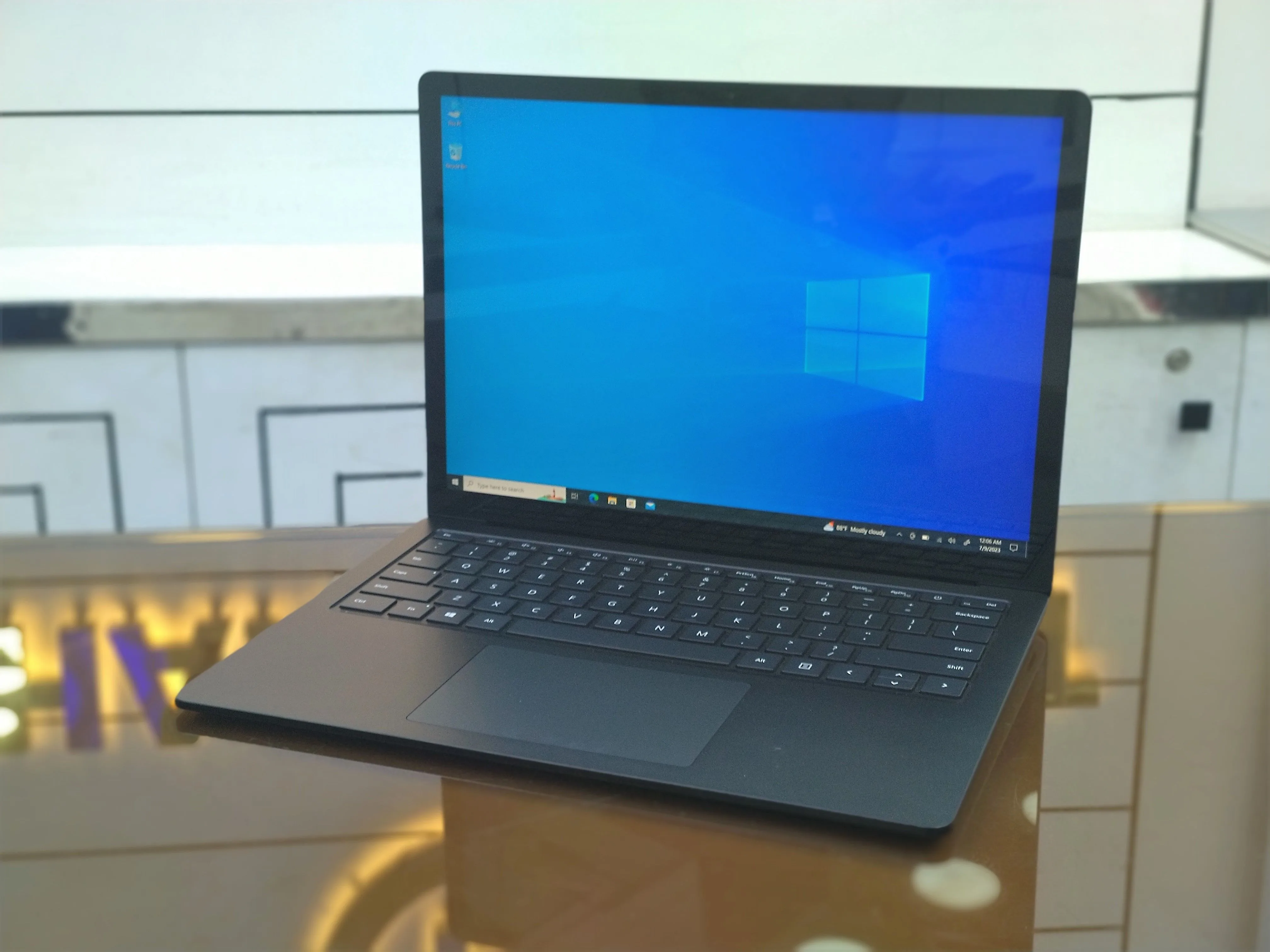 Microsoft Surface Laptop 4 Core i5-1145G7 13.5" QHD Glass Touch Display 256GB SSD 16GB RAM Laptop