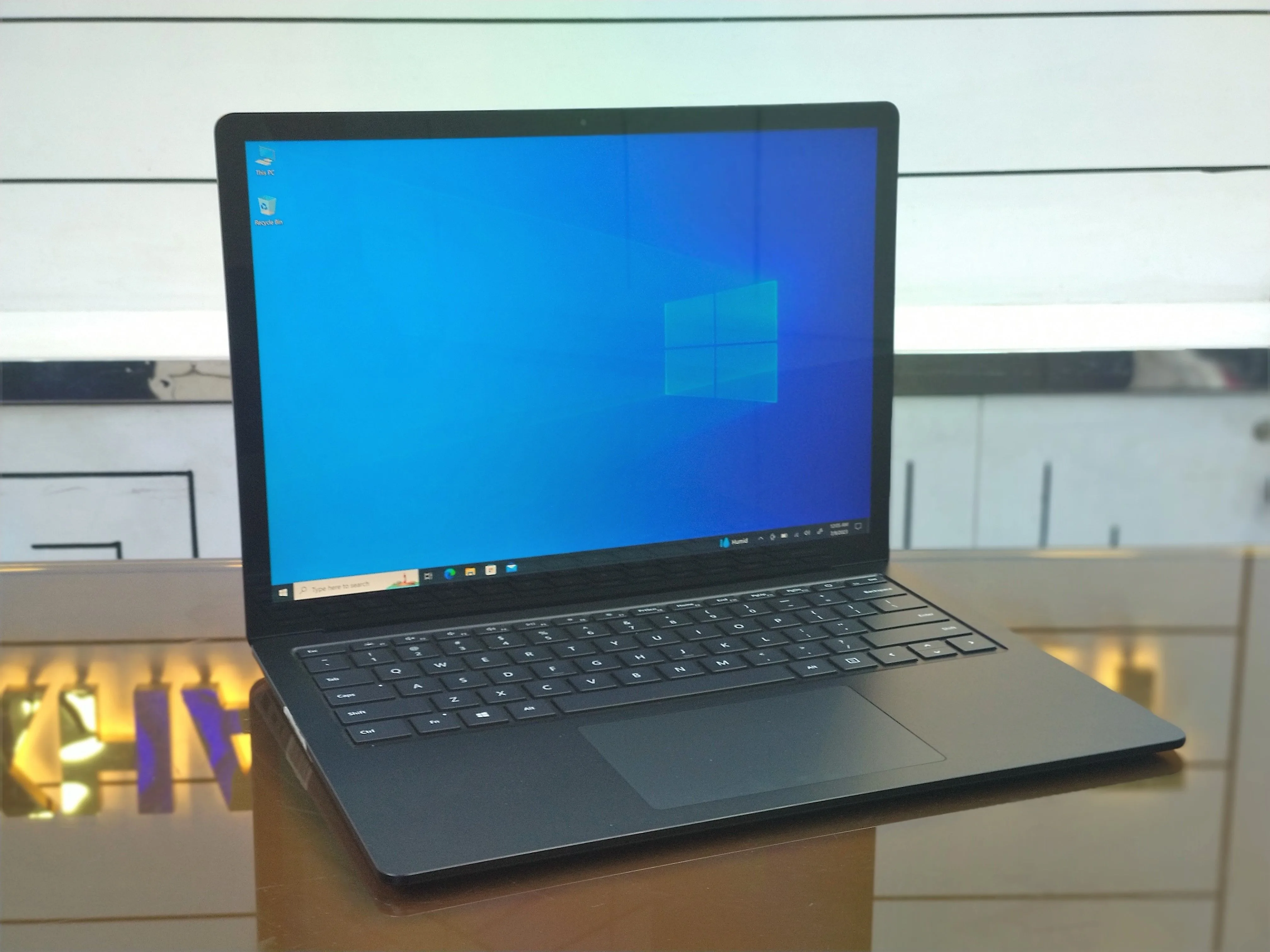 Microsoft Surface Laptop 4 Core i5-1145G7 13.5" QHD Glass Touch Display 256GB SSD 16GB RAM Laptop