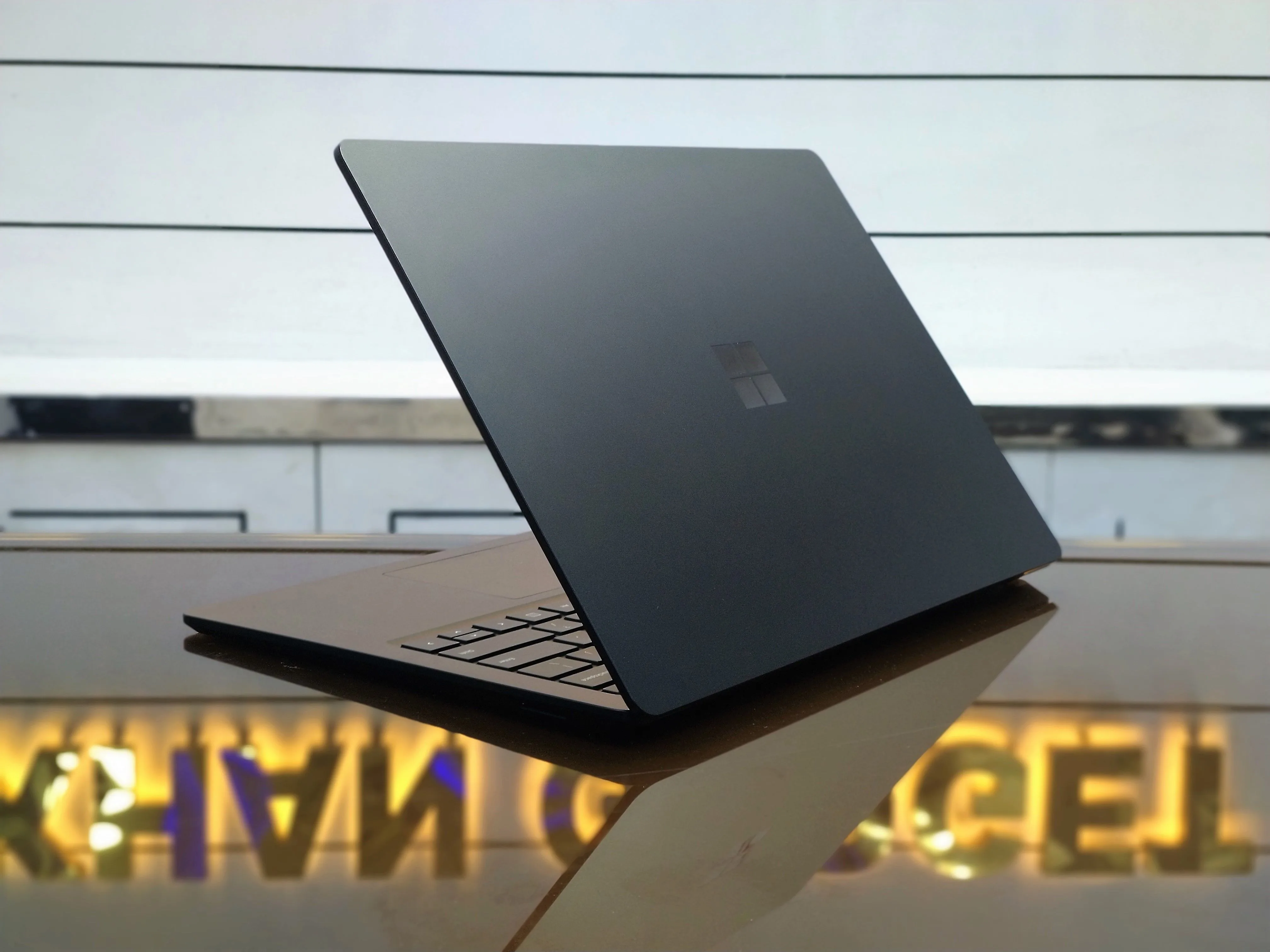 Microsoft Surface Laptop 3 Core i5-1035G7 16GB RAM 13.5" QHD Glass Touch Display Laptop