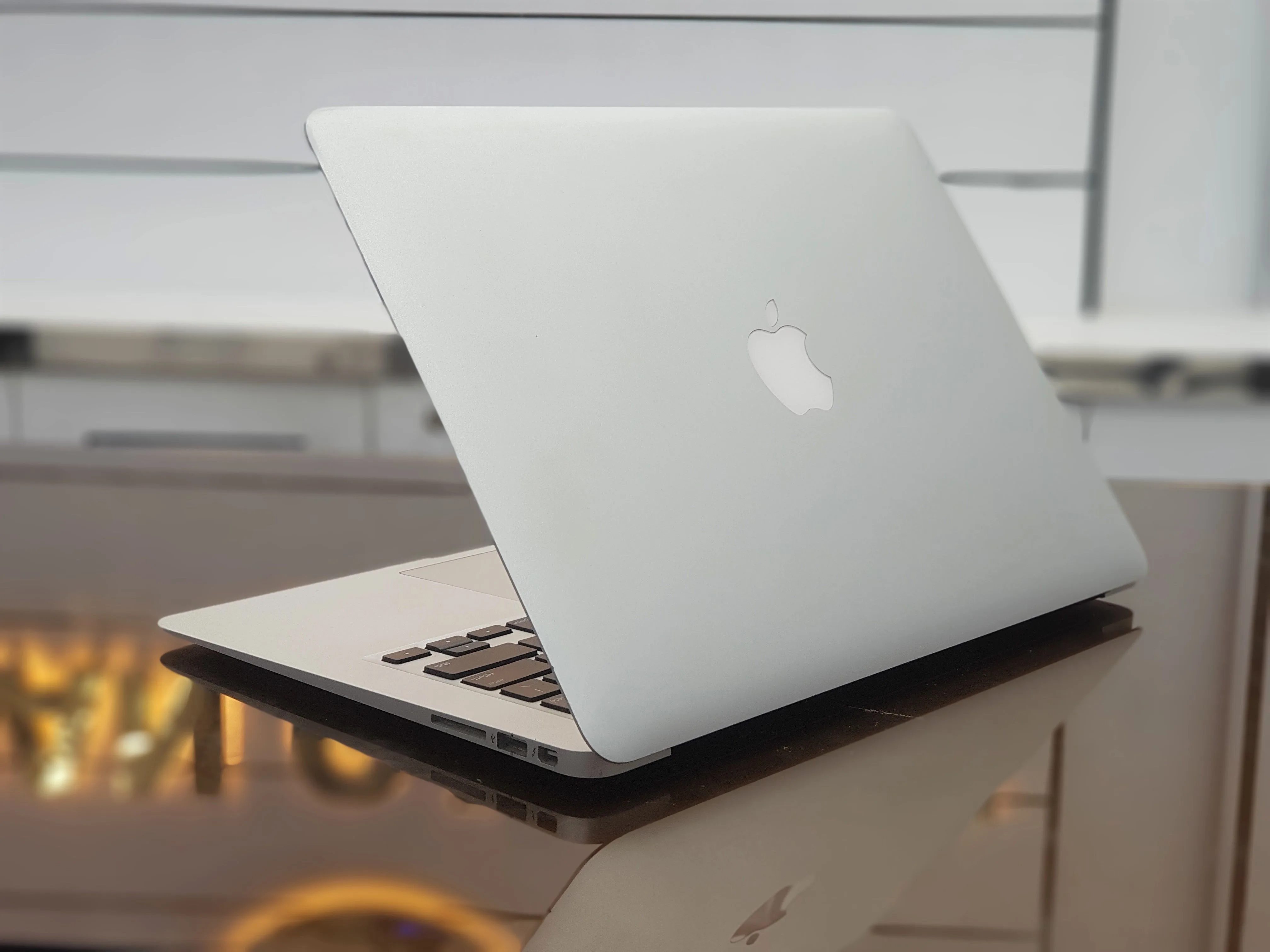 Apple MacBook Air 13_A1466 (2017) - Silver Core i5 256GB SSD 8GB RAM 13.3" Retina Display Laptop