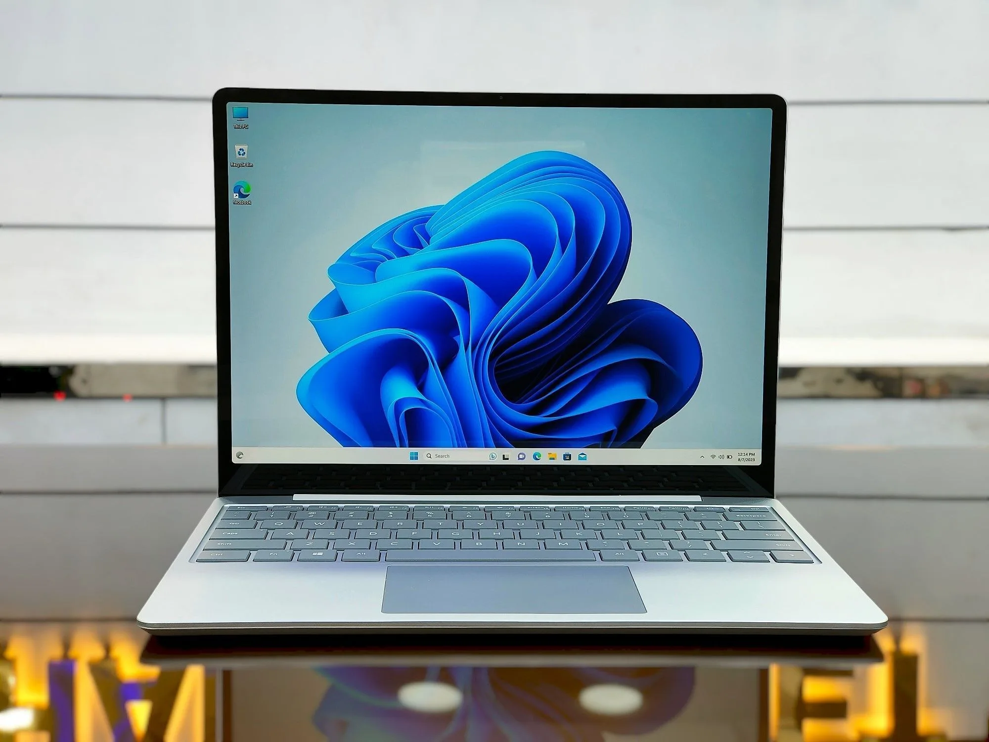 Microsoft Surface Laptop Go 2 Core i5-1135G7 256GB SSD 12.4" XGA Glass Touch Display Laptop