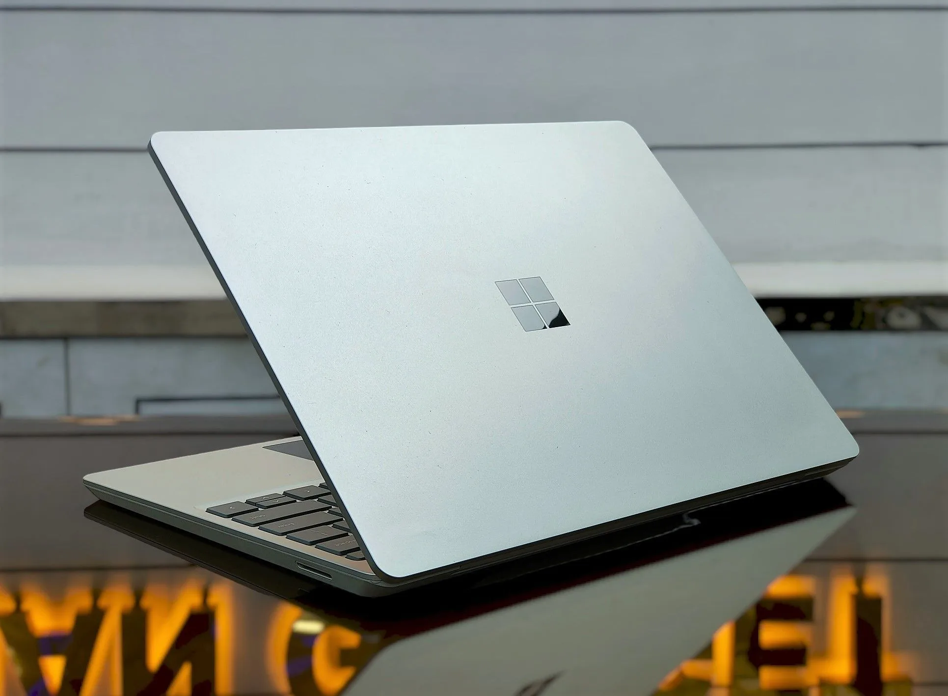 Microsoft Surface Laptop Go 2 Core i5-1135G7 256GB SSD 12.4" XGA Glass Touch Display Laptop
