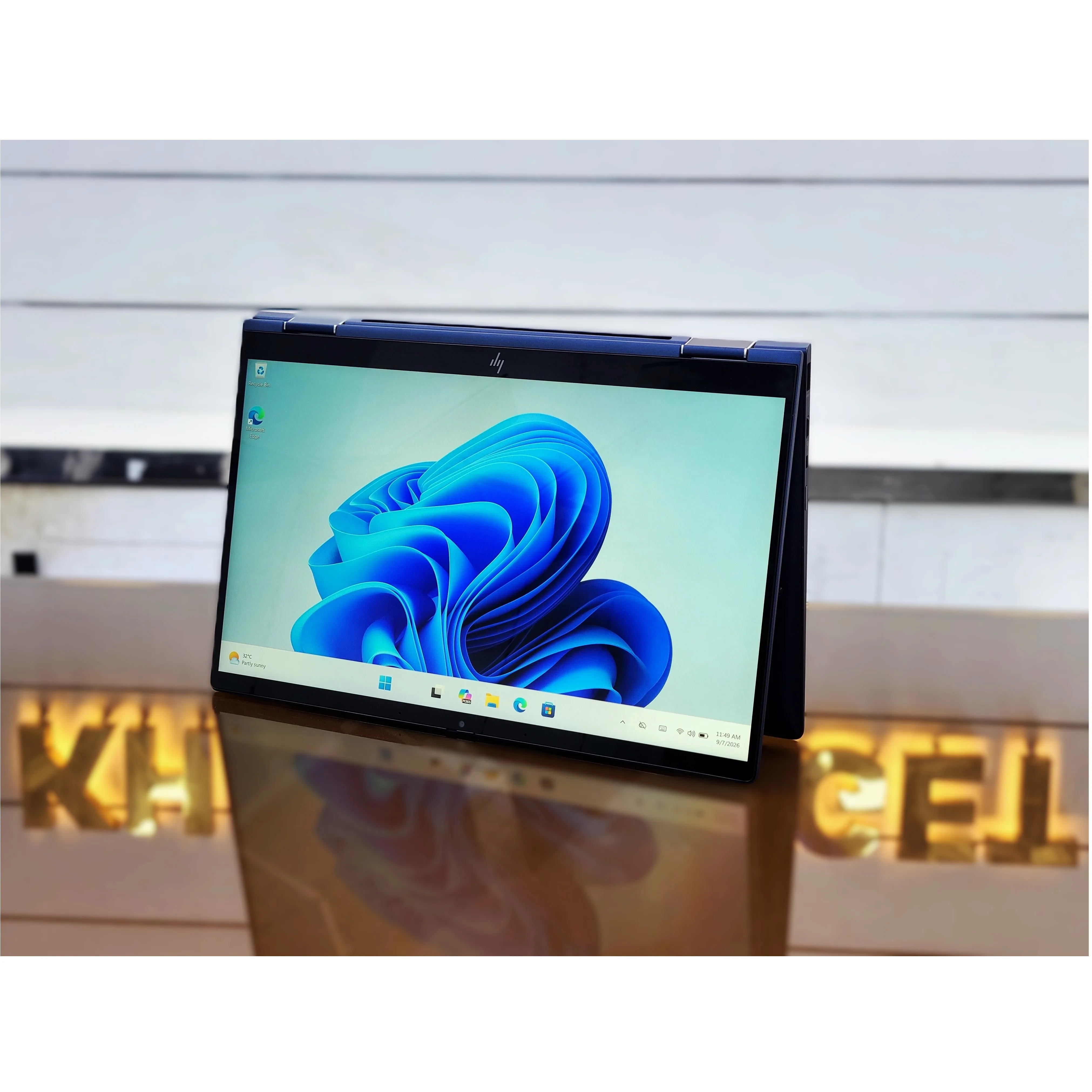 HP Elite Dragonfly Core i7-8665U 256GB SSD 16GB RAM 13.3" 4K X360 Display Laptop