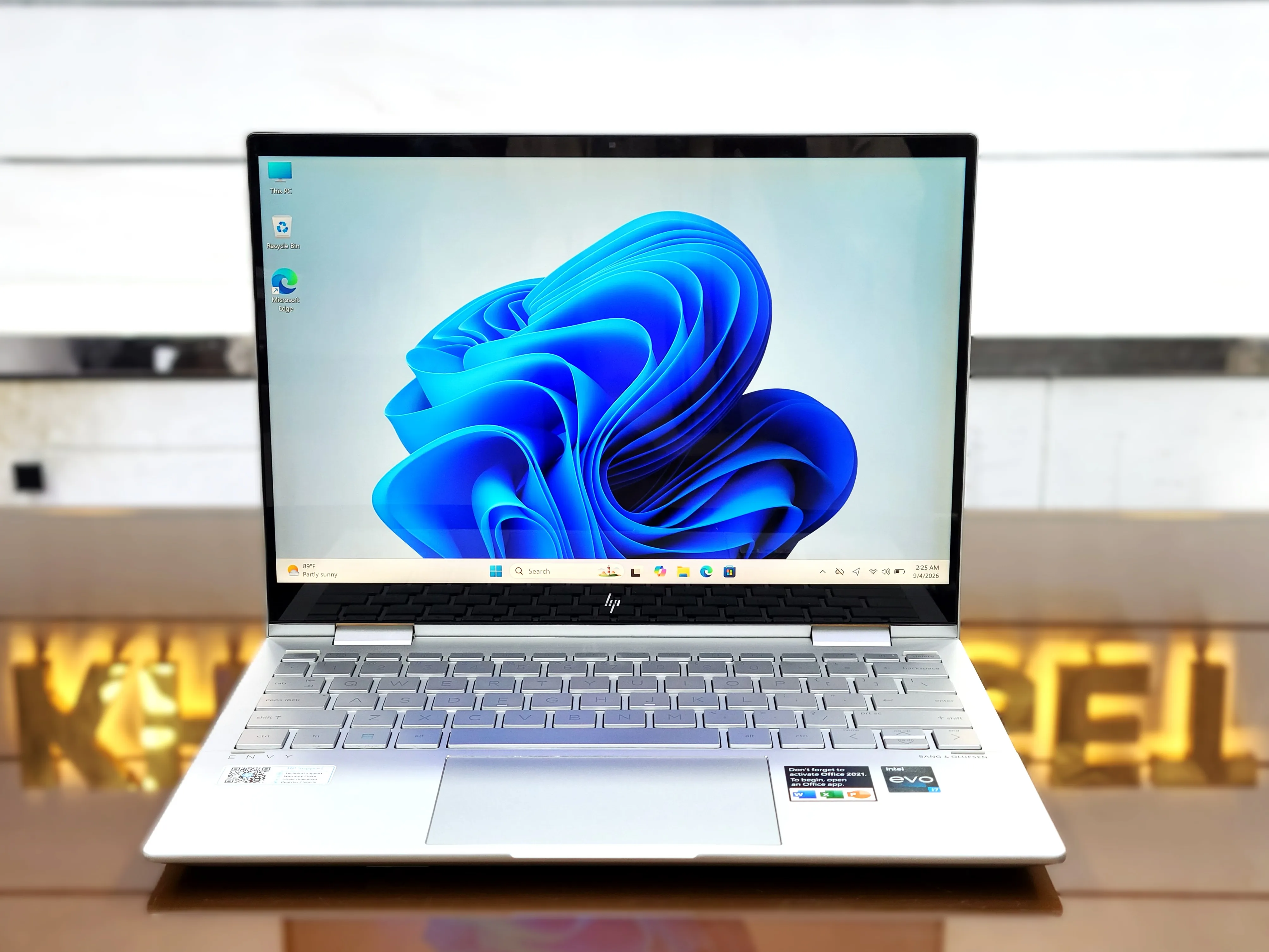 HP ENVY X360 13 Core i7-1250U 16GB RAM 512GB SSD 13.3" QHD Glass Touch Display Laptop