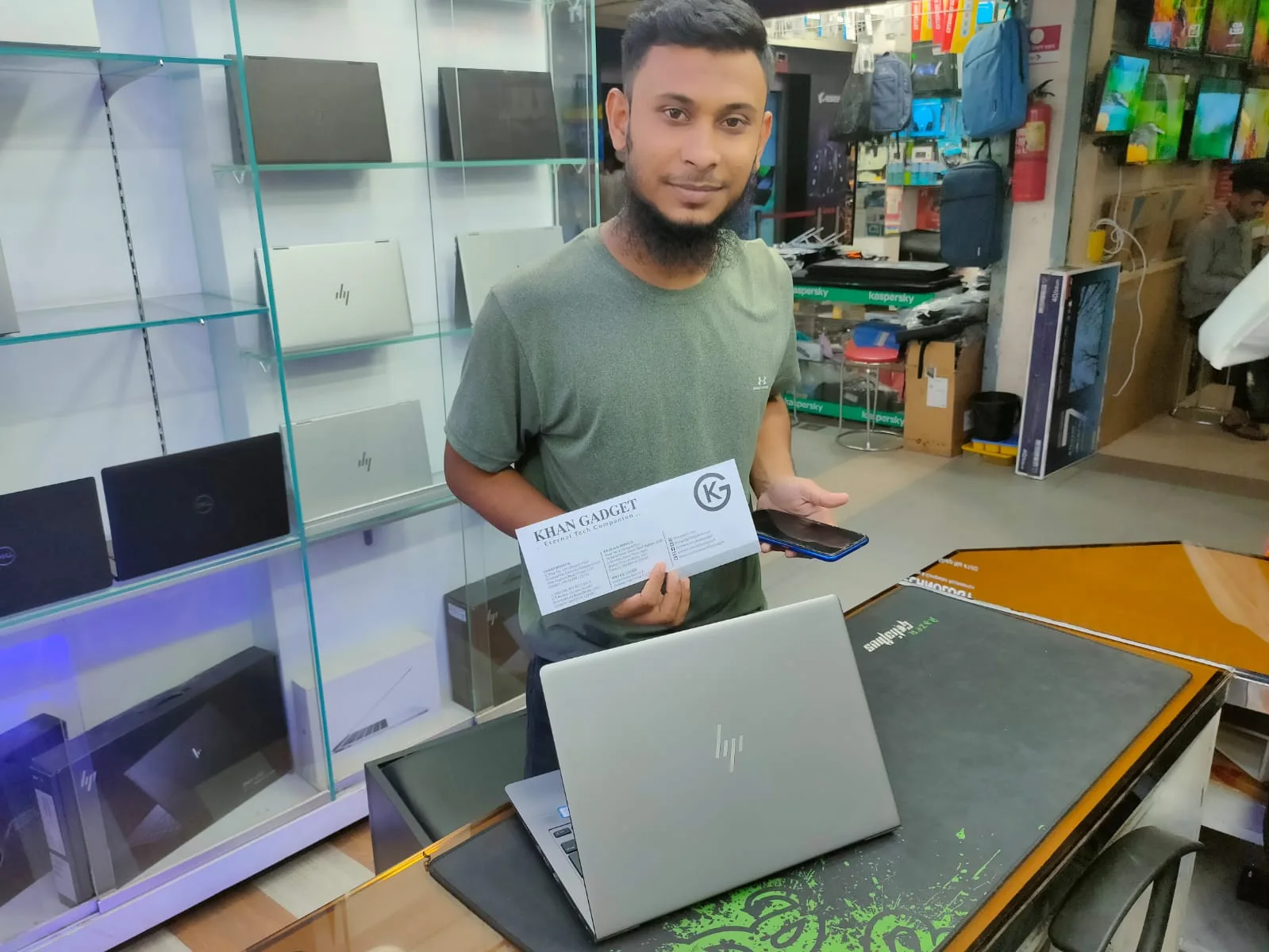 HP Zbook 14u G6	 Core i5-8350U	 256/8	 14" (1920x1080)