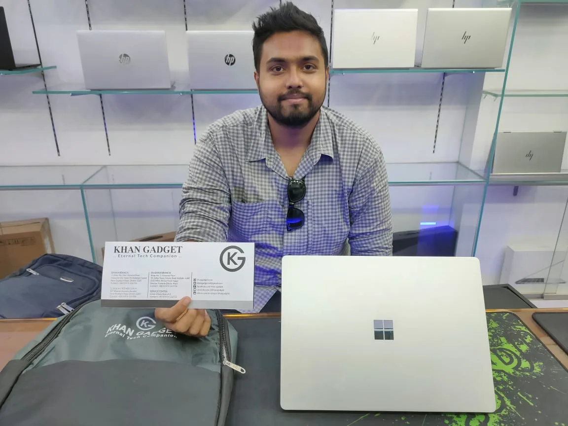 Microsoft Surface Laptop 3 - (Silver)	 Core i7-1065G7	 256/8	 13.5" (2256x1504) Touch
