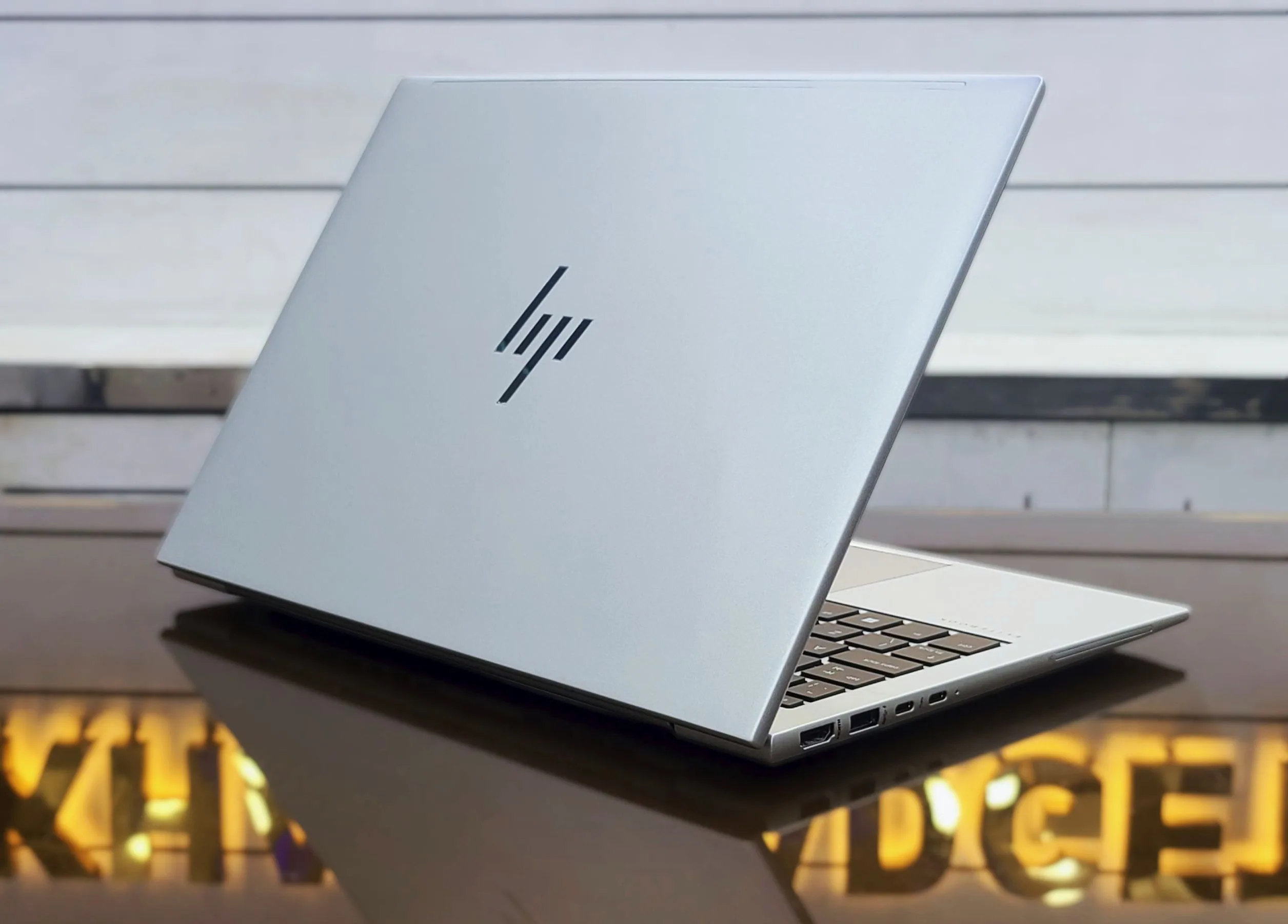 HP EliteBook 830 G9 Core i5-1245U 512GB SSD 16GB RAM 13.3" FHD+ Touch Screen Display Laptop