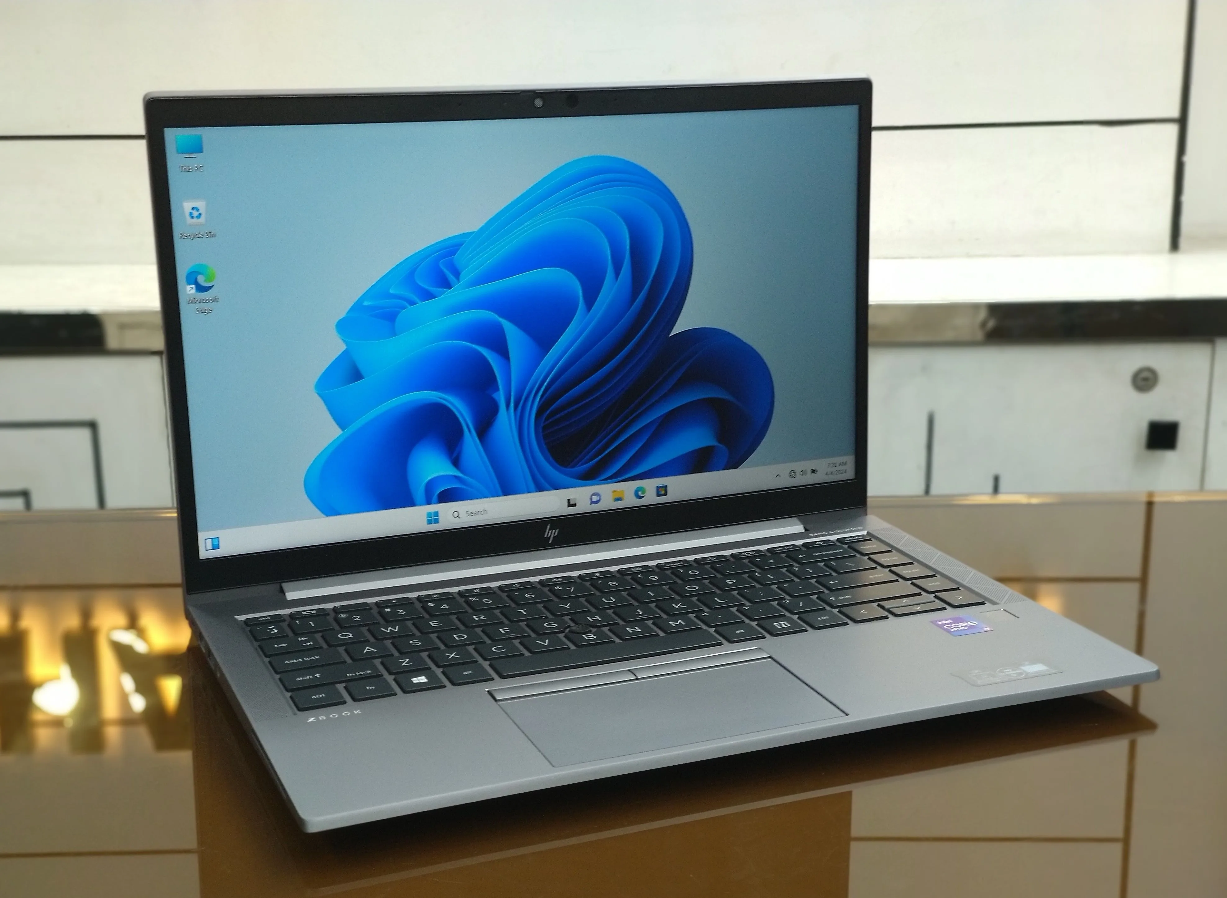 HP ZBook Firefly 14 G8 Core i7-1185G7 512GB SSD 16GB RAM 14" FHD Display Mobile Workstation Laptop