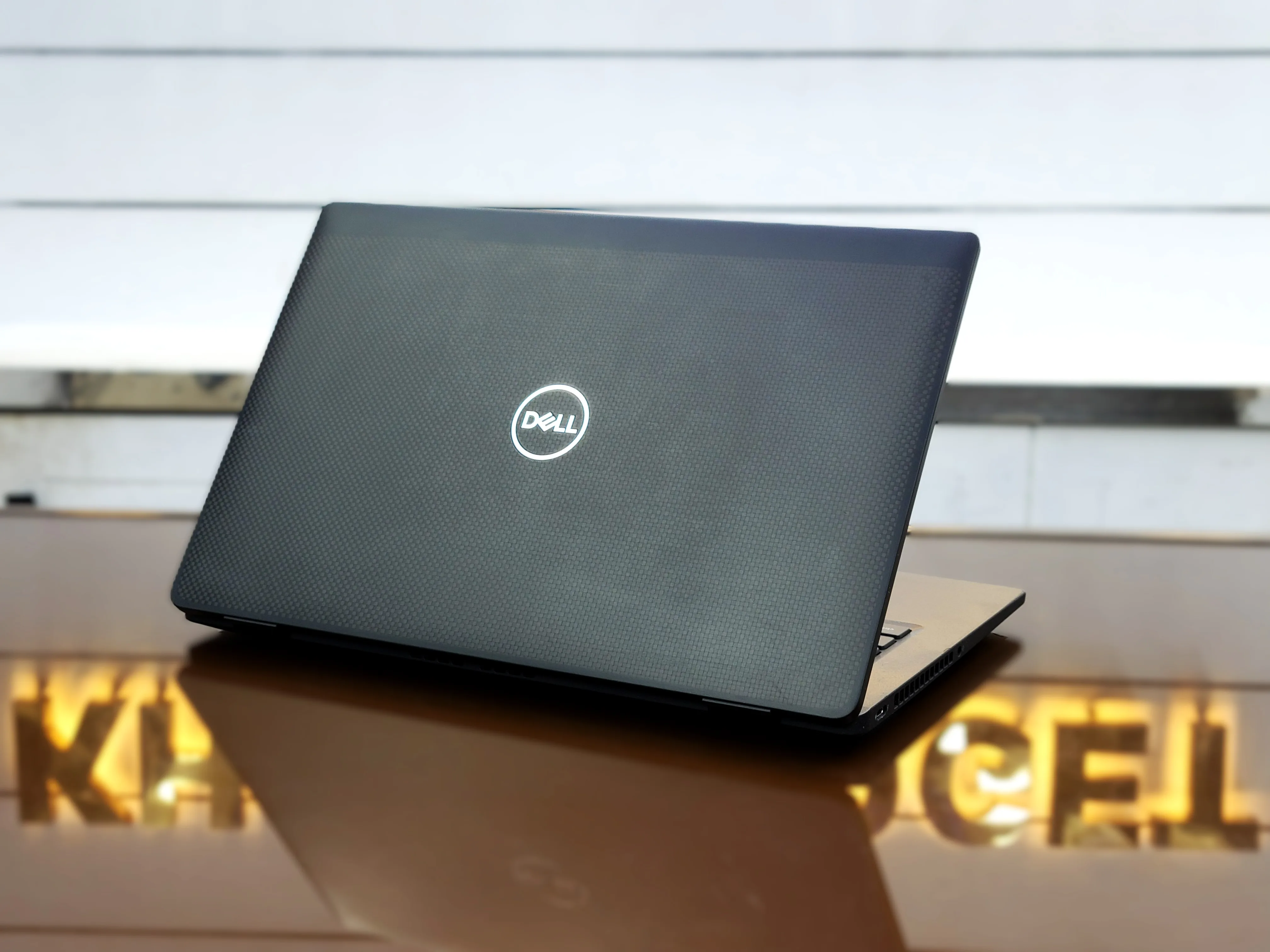 Dell Latitude 7420 - (Carbon Fiber Black) Core i7-1185G7 256GB SSD 16GB RAM 14" FHD Touch Display Laptop