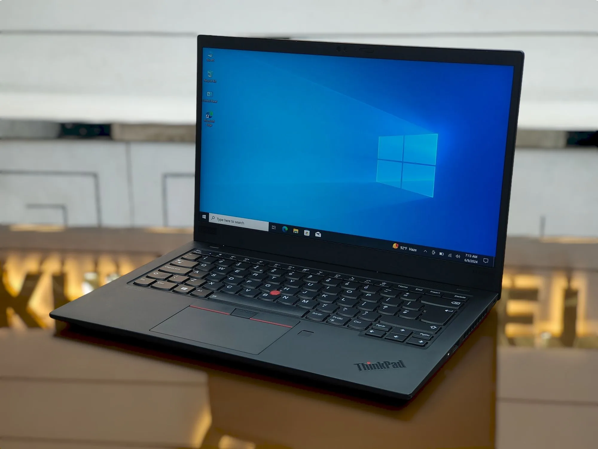 Lenovo ThinkPad X1 Carbon Gen 8 Core i5-10210U 512GB SSD 8GB RAM 14" FHD Display Laptop