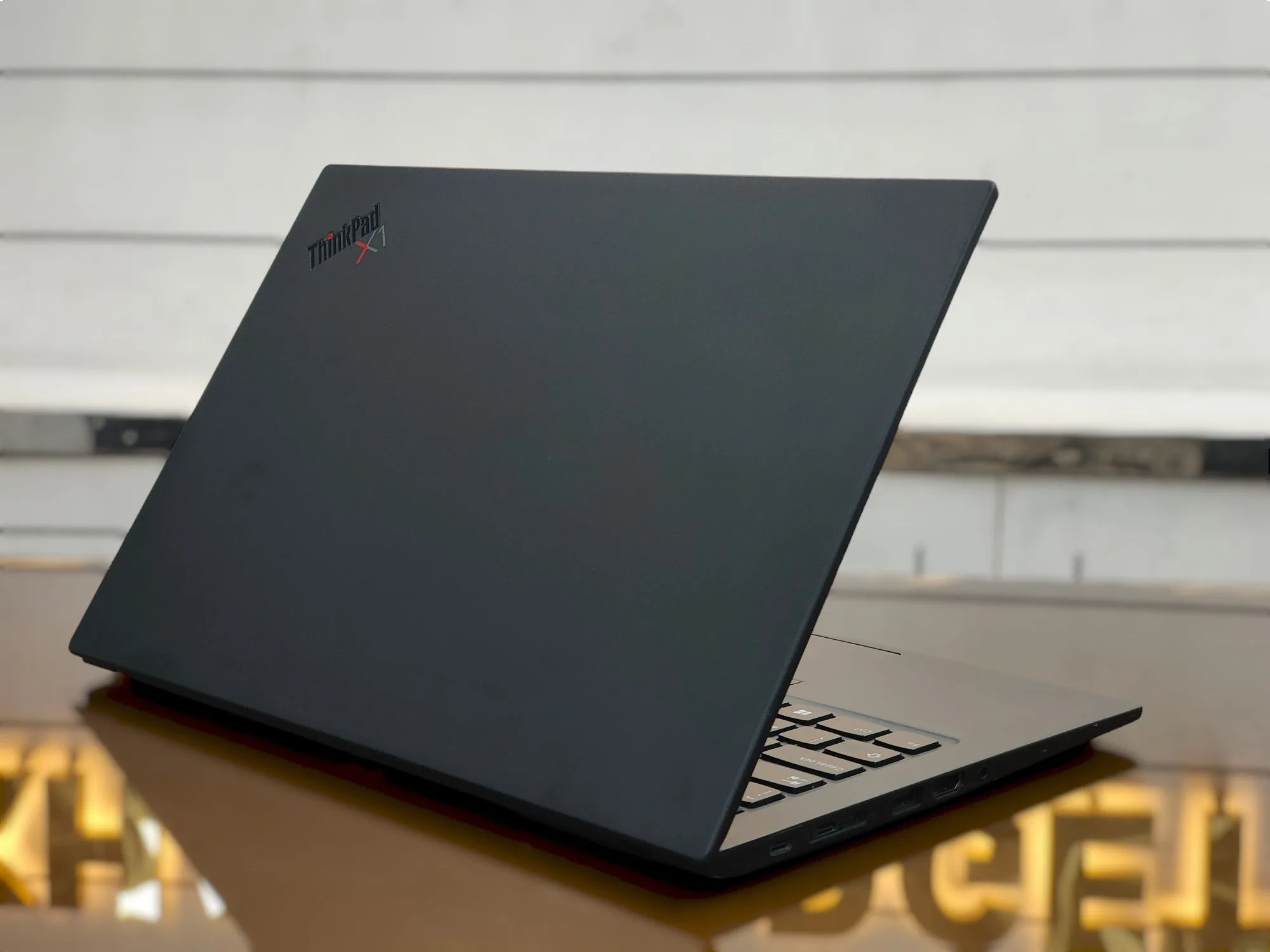 Lenovo ThinkPad X1 Carbon Gen 8 Core i5-10210U 512GB SSD 8GB RAM 14" FHD Display Laptop