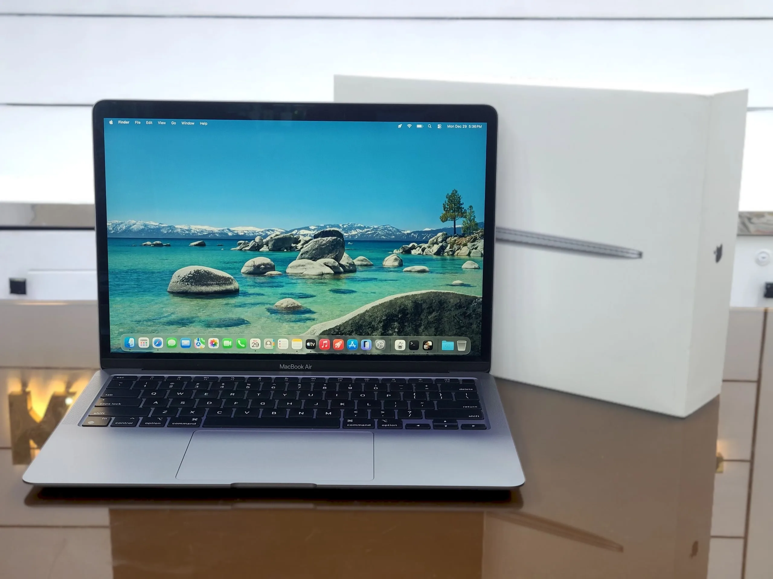 Apple MacBook Pro 13_A2338 (2020) Apple M1 Chip 13.3" Liquid Retina Display With Touch Bar 256GB SSD With Full Box