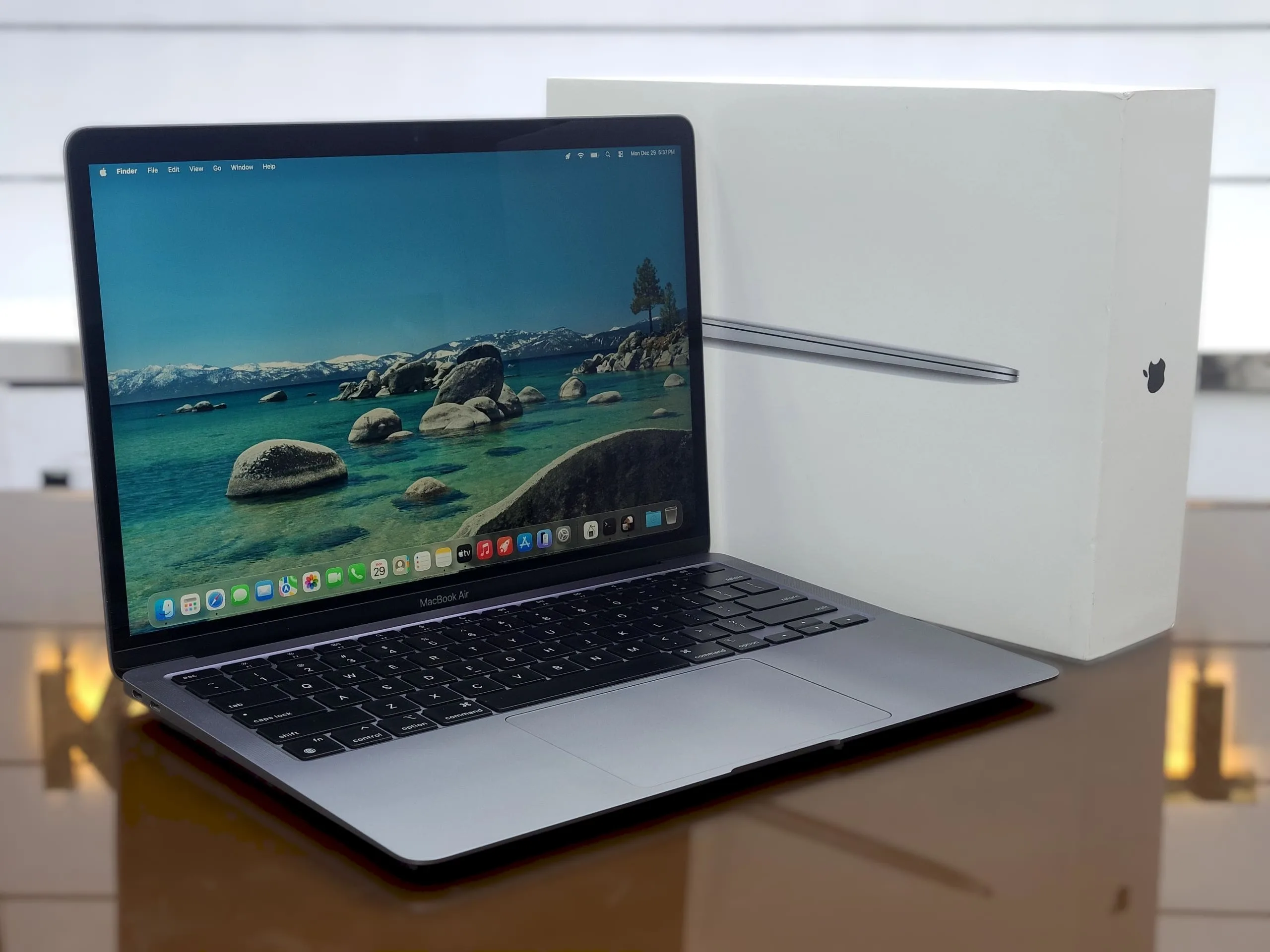 Apple MacBook Pro 13_A2338 (2020) Apple M1 Chip 13.3" Liquid Retina Display With Touch Bar 256GB SSD With Full Box