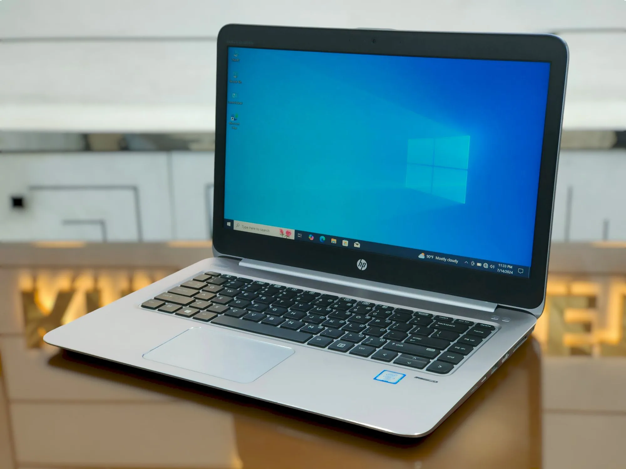 HP EliteBook Folio 1040 G3 Core i5-6200U 256GB SSD 8GB RAM 14" FHD Display Laptop