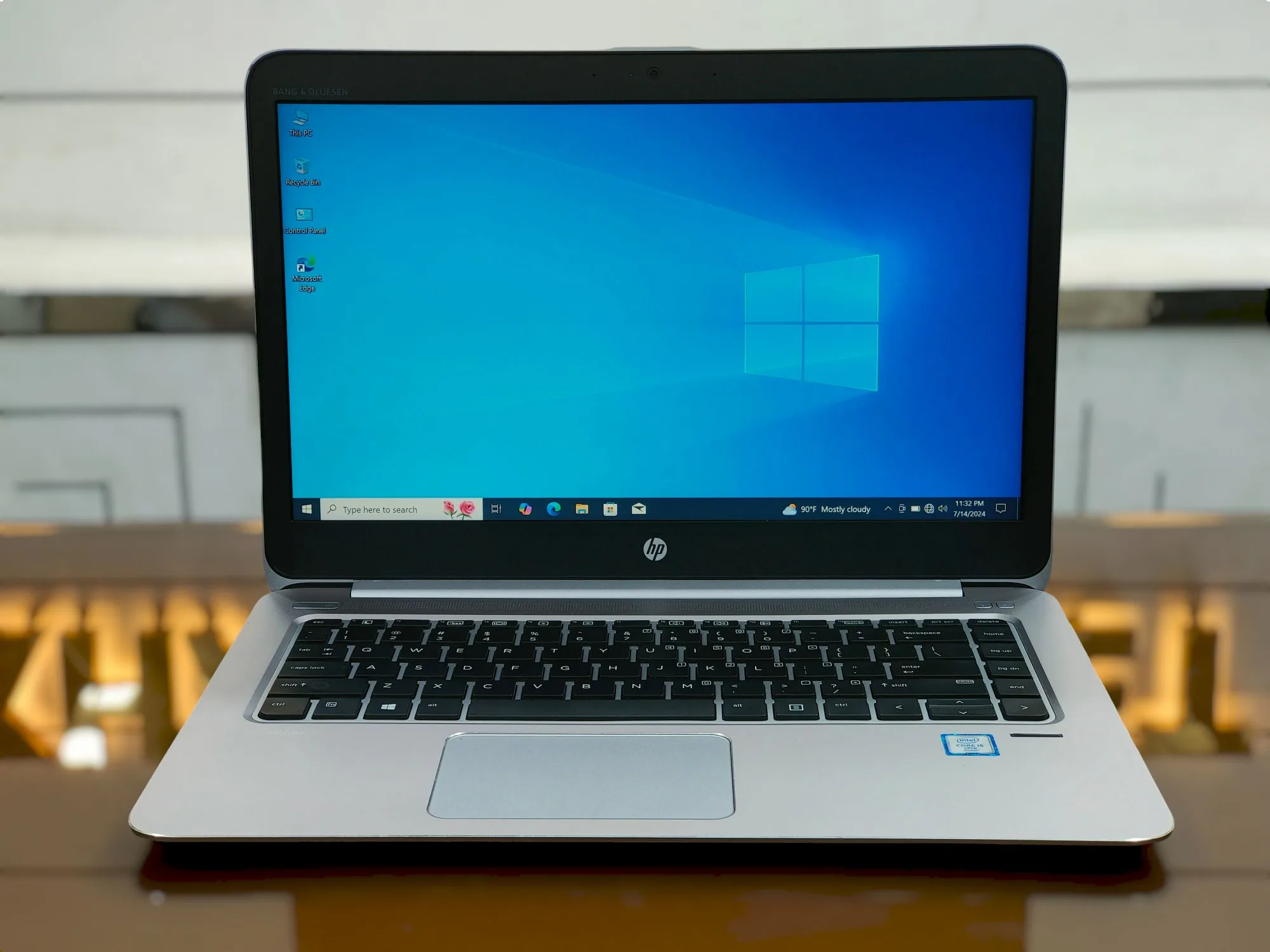HP EliteBook Folio 1040 G3 Core i5-6200U 256GB SSD 8GB RAM 14" FHD Display Laptop