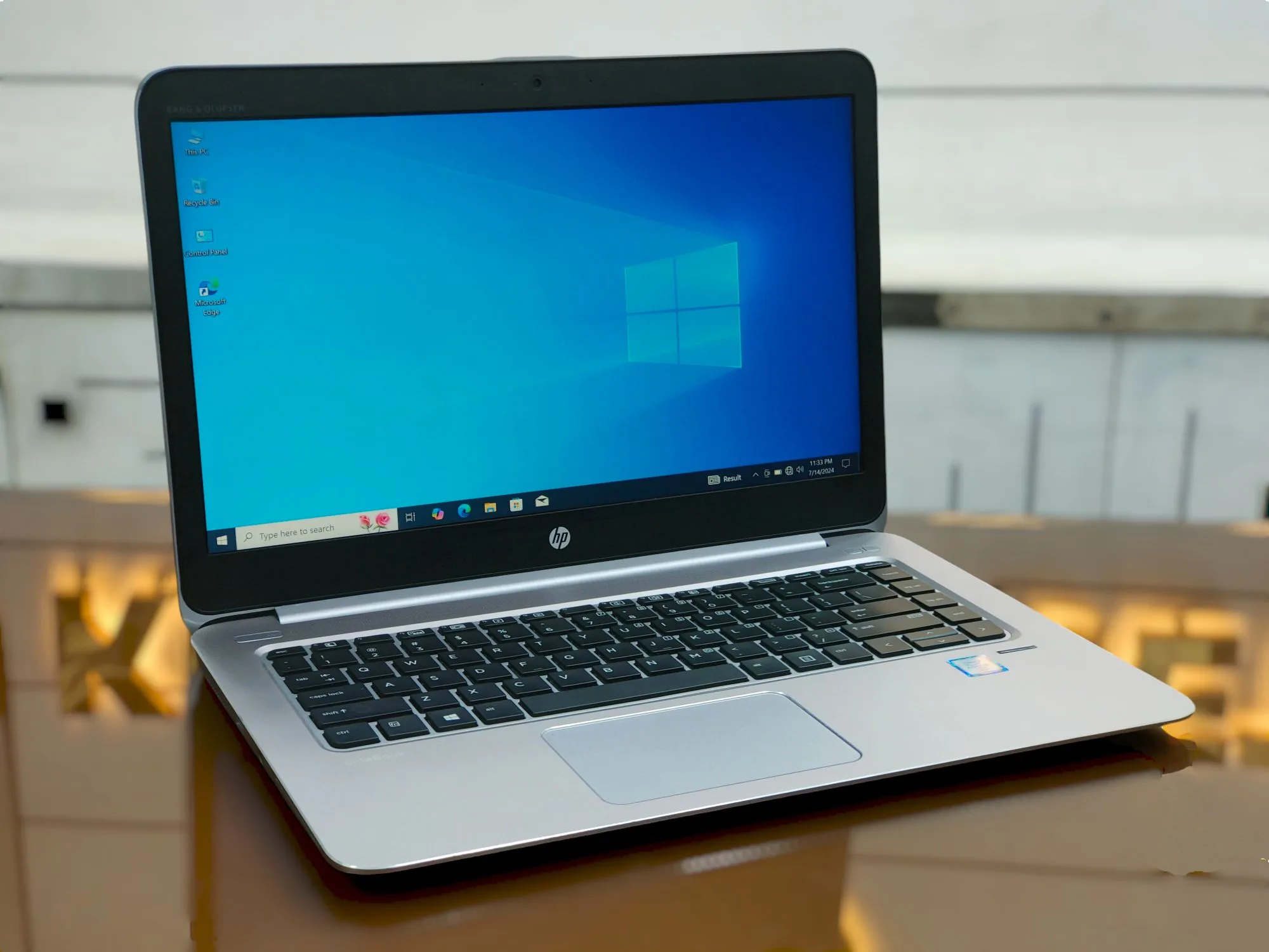 HP EliteBook Folio 1040 G3 Core i5-6200U 256GB SSD 8GB RAM 14" FHD Display Laptop