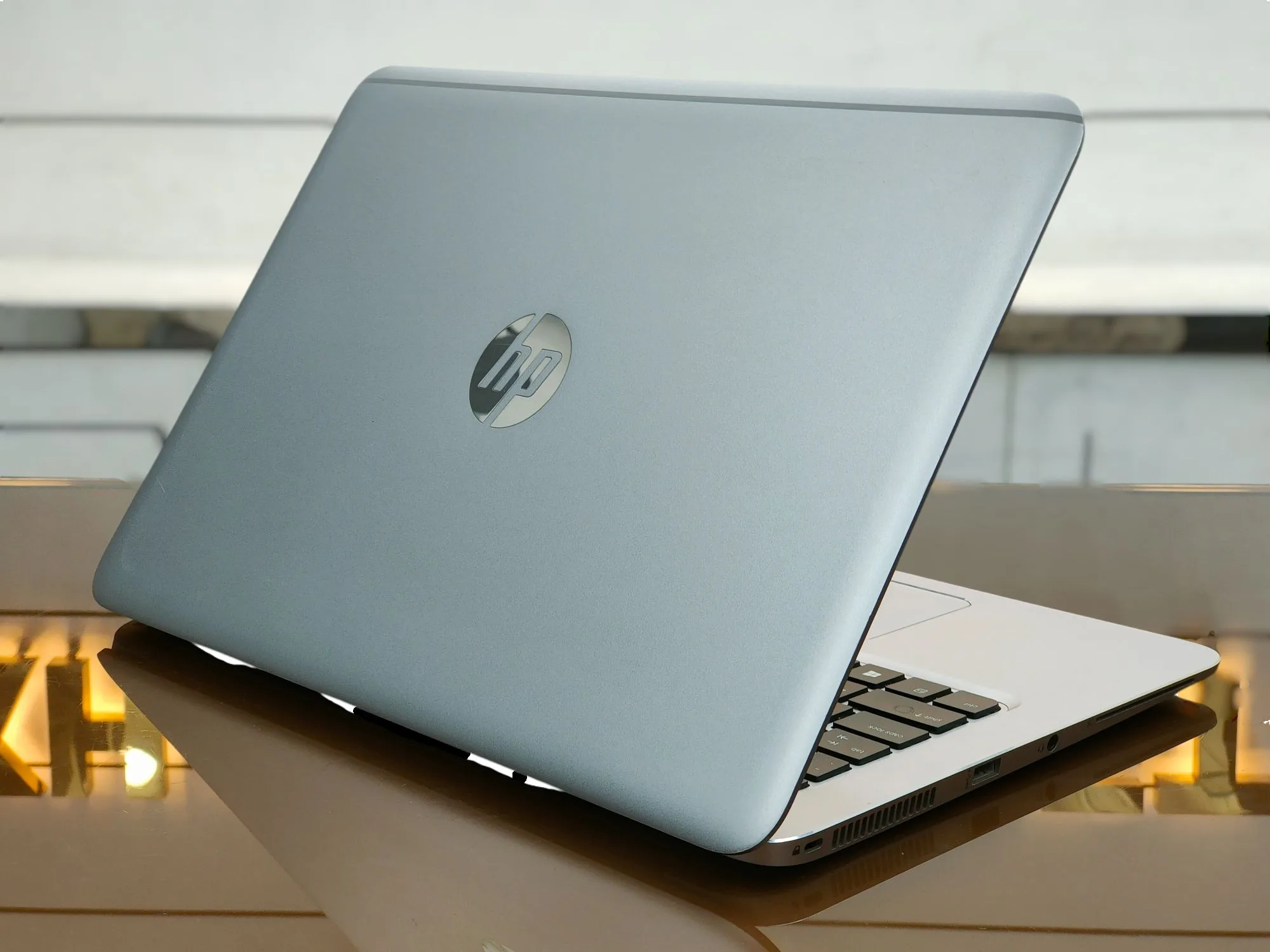 HP EliteBook Folio 1040 G3 Core i5-6200U 256GB SSD 8GB RAM 14" FHD Display Laptop