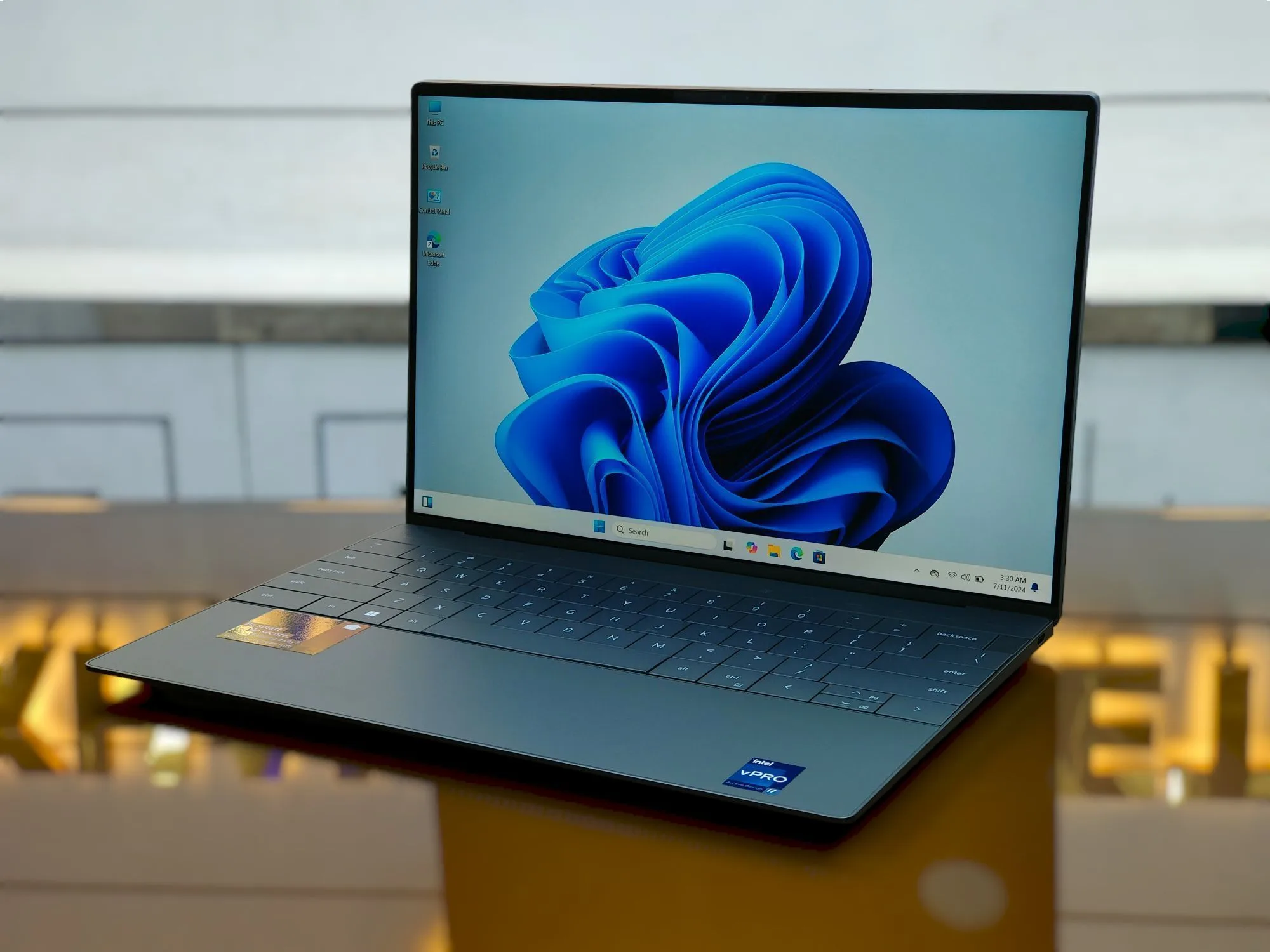 Dell XPS 13 Plus 9320 (Graphite Metal) Core i5-1240P 512GB SSD 16GB RAM 13.4" (1920x1200) Glass Display Laptop