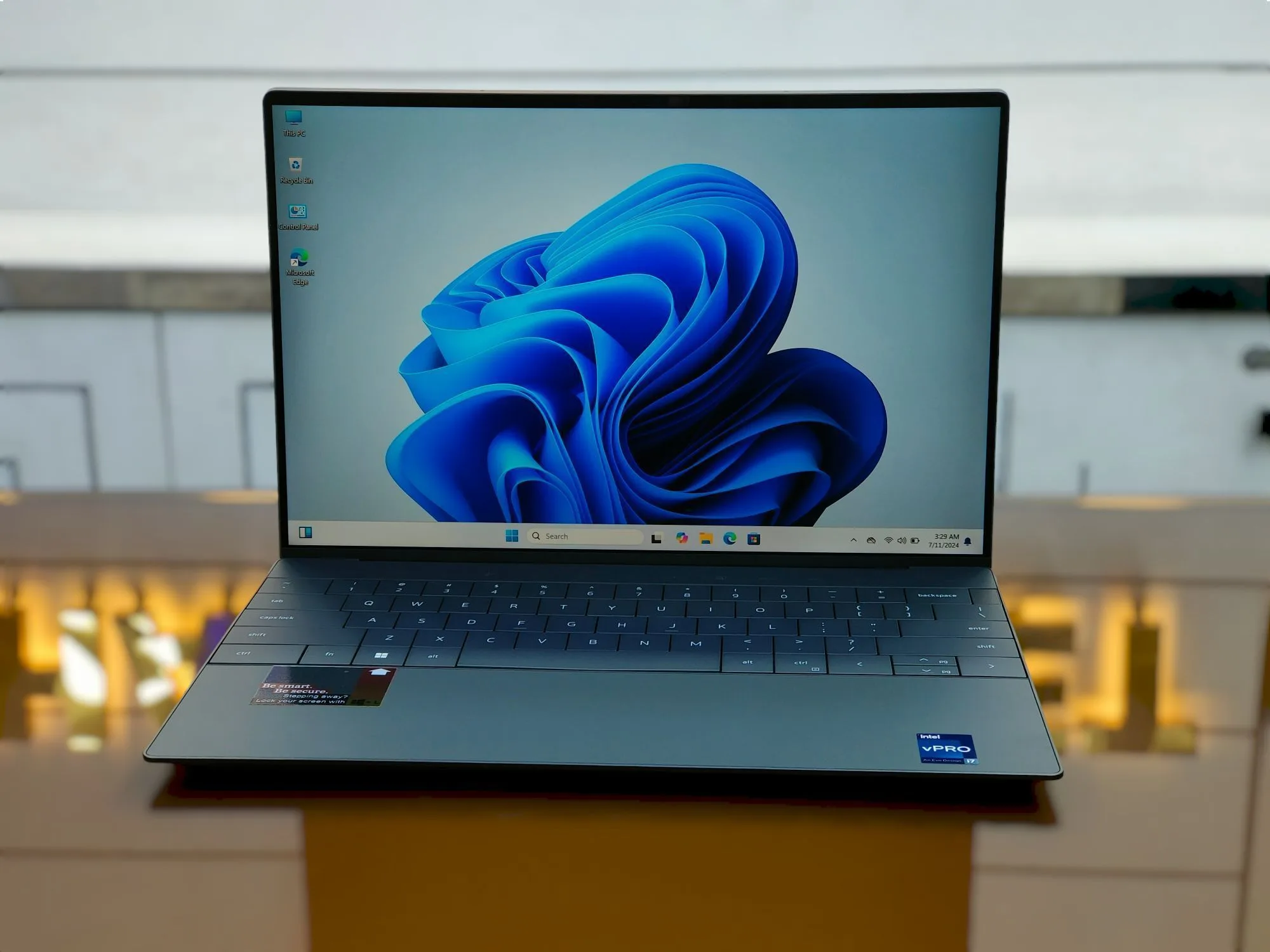 Dell XPS 13 Plus 9320 (Graphite Metal) Core i5-1240P 512GB SSD 16GB RAM 13.4" (1920x1200) Glass Display Laptop