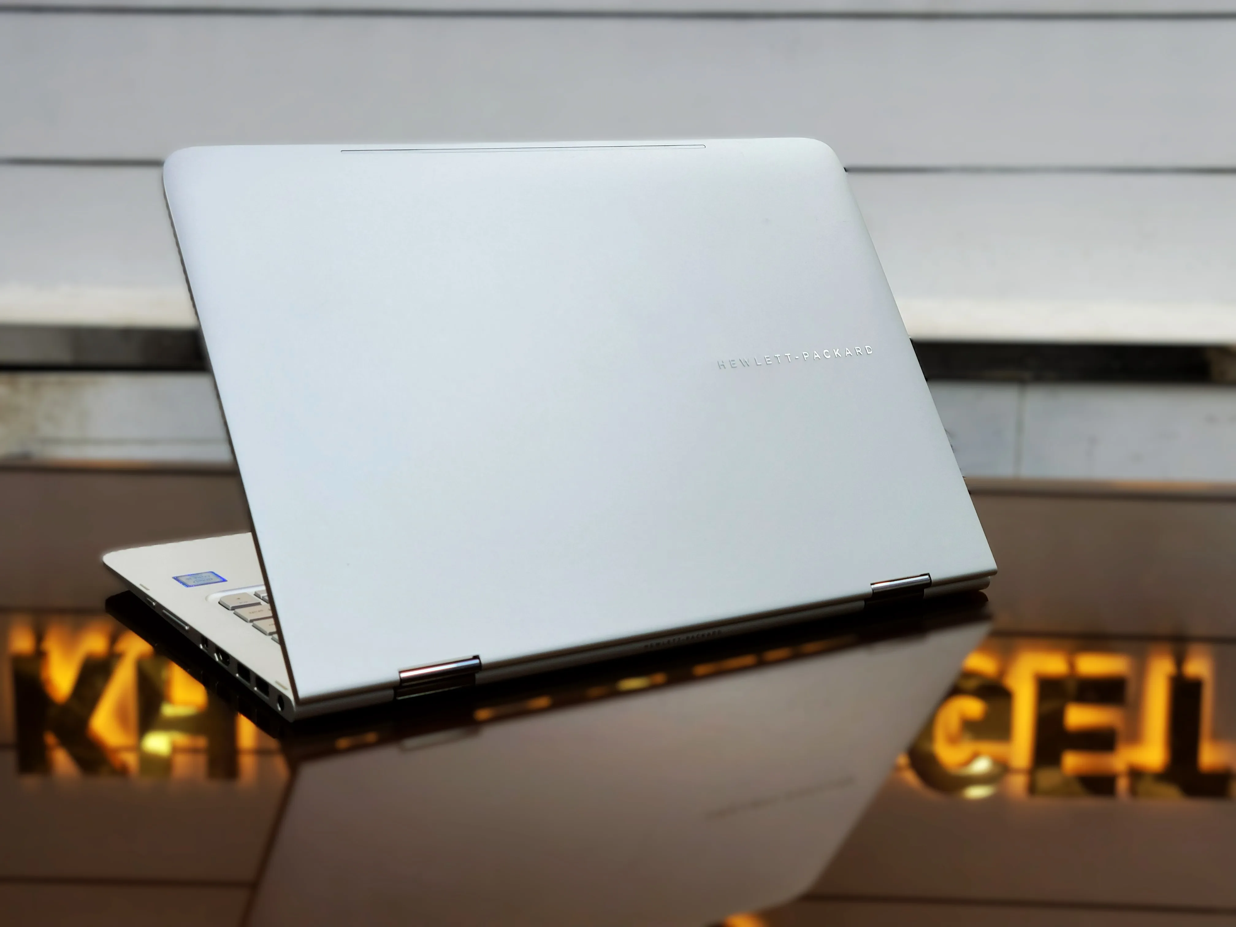 HP Spectre X360 13-4193dx Core i7-6500U 256GB SSD 8GB RAM 13.3" QHD Glass Touch Display 2 in 1 Laptop