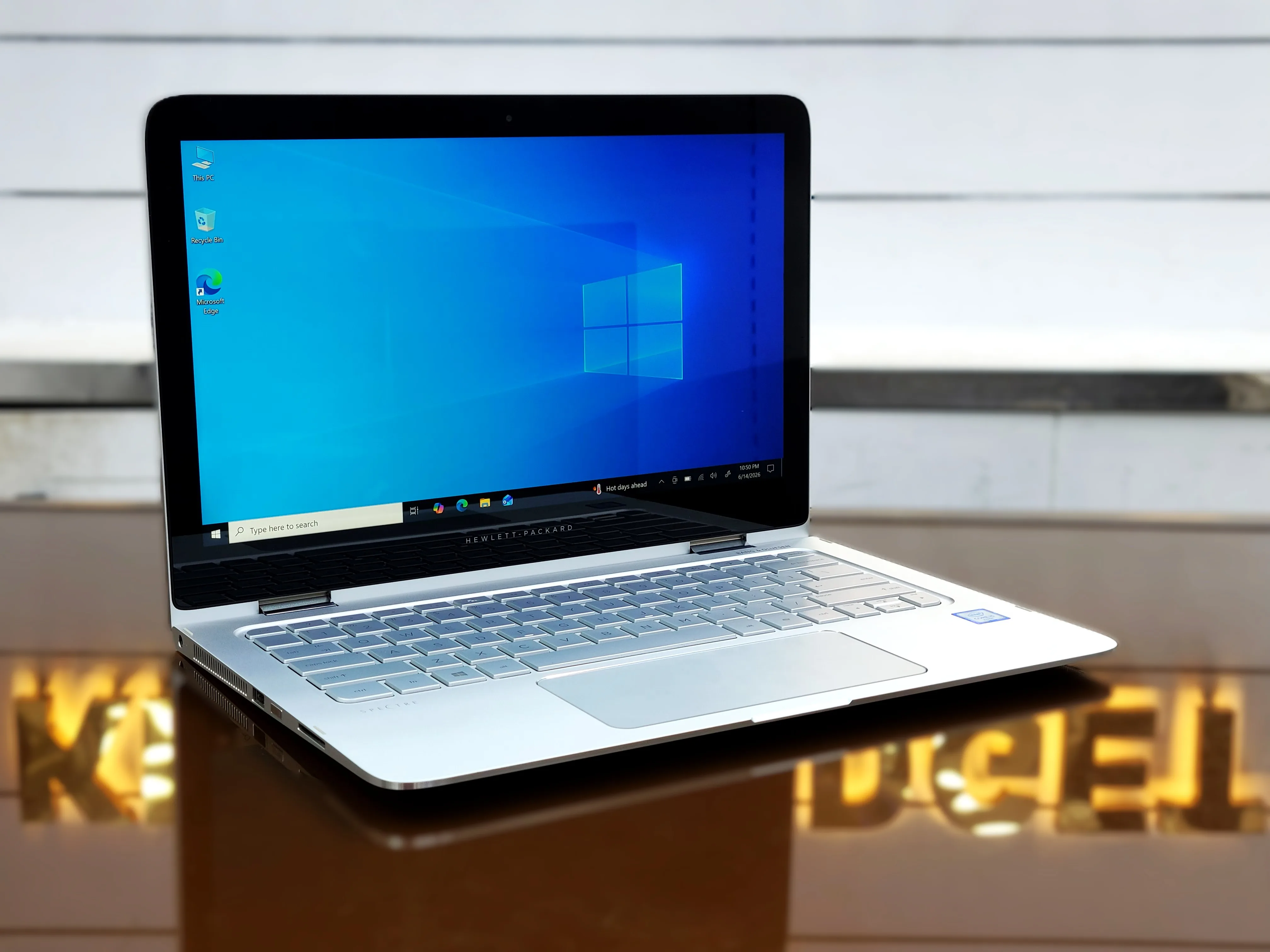 HP Spectre X360 13-4193dx Core i7-6500U 256GB SSD 8GB RAM 13.3" QHD Glass Touch Display 2 in 1 Laptop