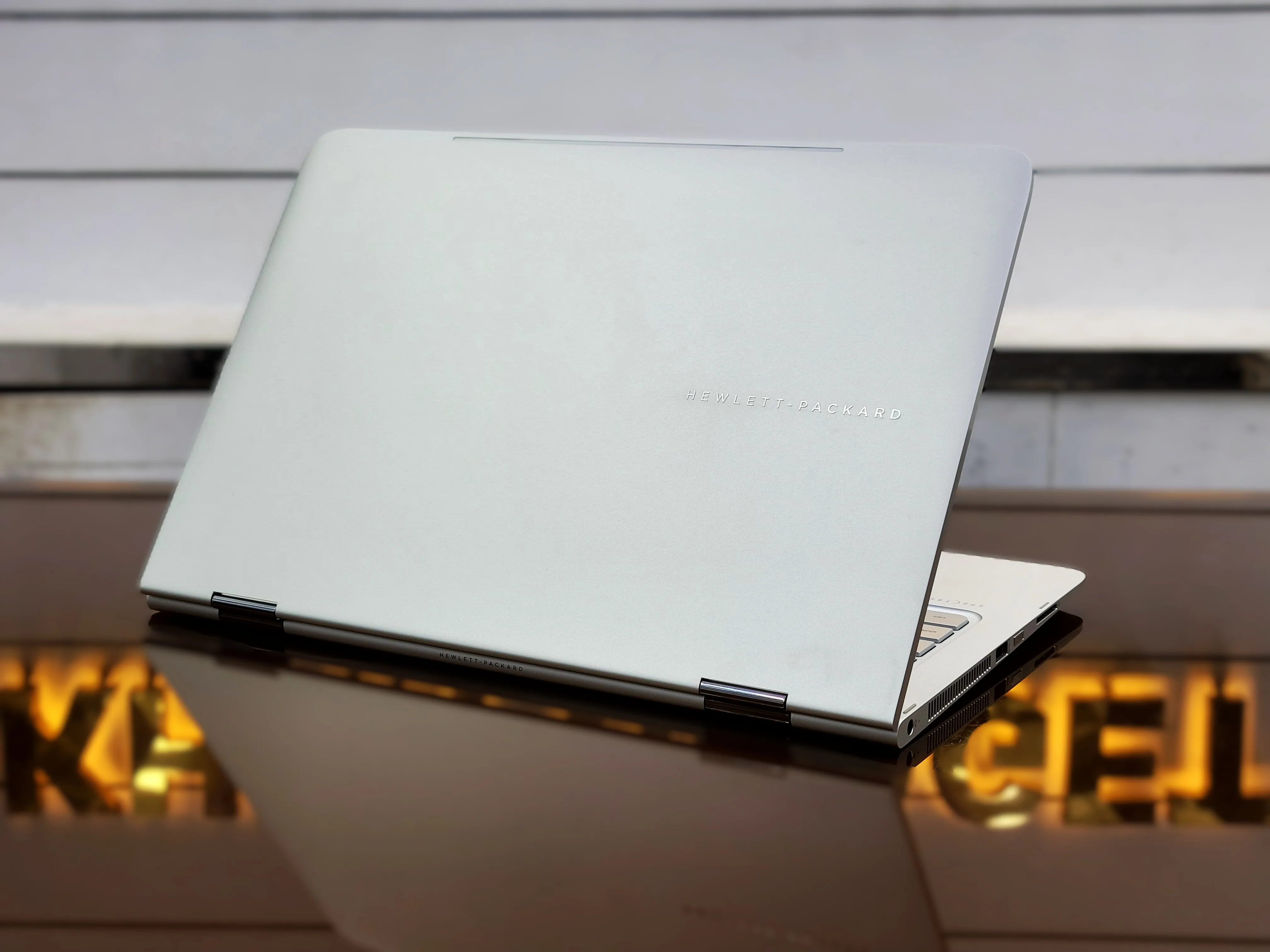 HP Spectre X360 13-4193dx Core i7-6500U 256GB SSD 8GB RAM 13.3" QHD Glass Touch Display 2 in 1 Laptop